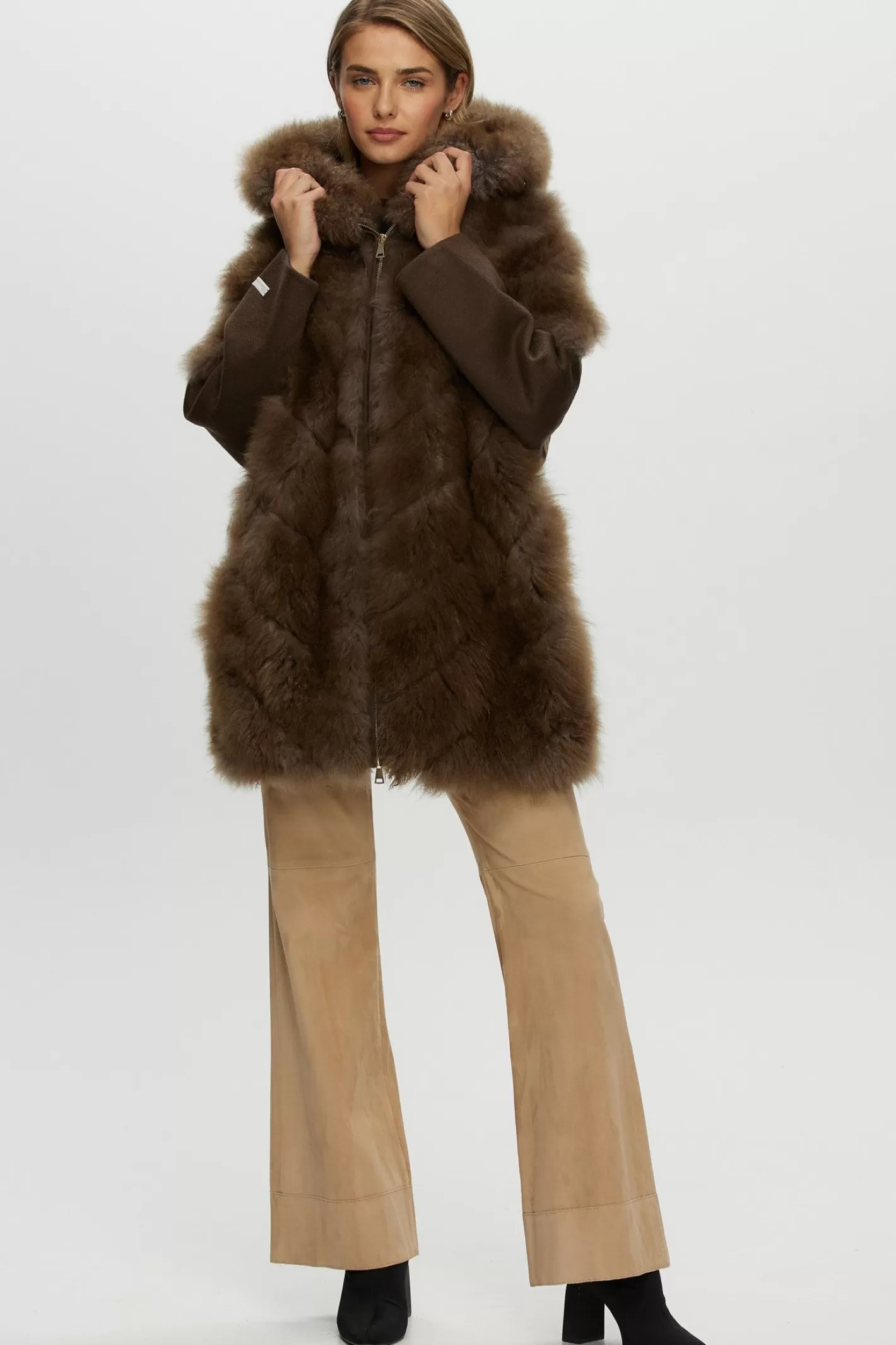 Parka d'hiver élégante GORSKI Montréal - Manteau femme exclusif en cachemire de chèvre avec coupe diagonale, dotée de manches et dos en cachemire luxe Loro Piana