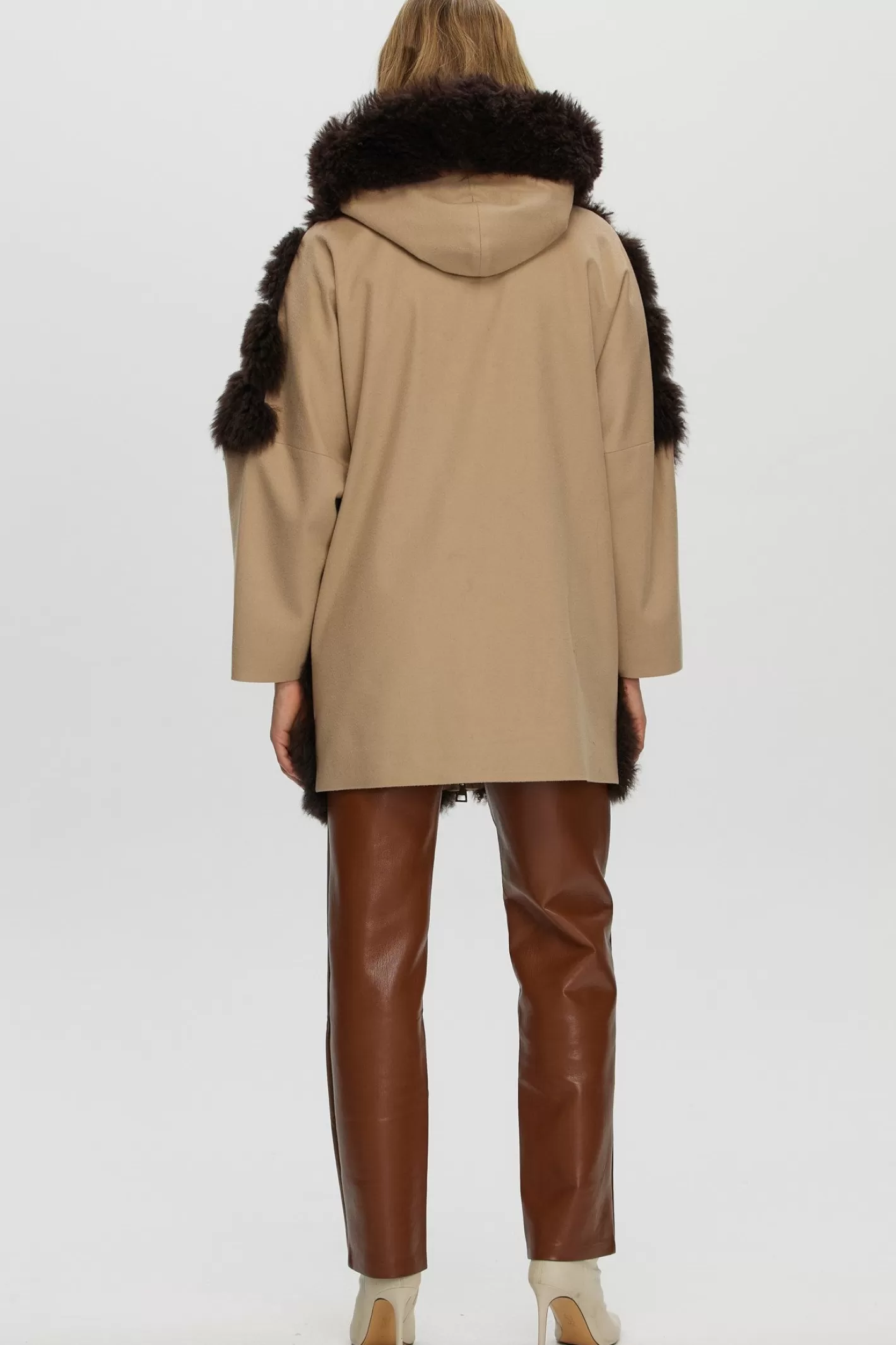 Parka d'hiver élégante GORSKI Montréal - Manteau femme exclusif en cachemire de chèvre avec coupe diagonale, dotée de manches et dos en cachemire luxe Loro Piana