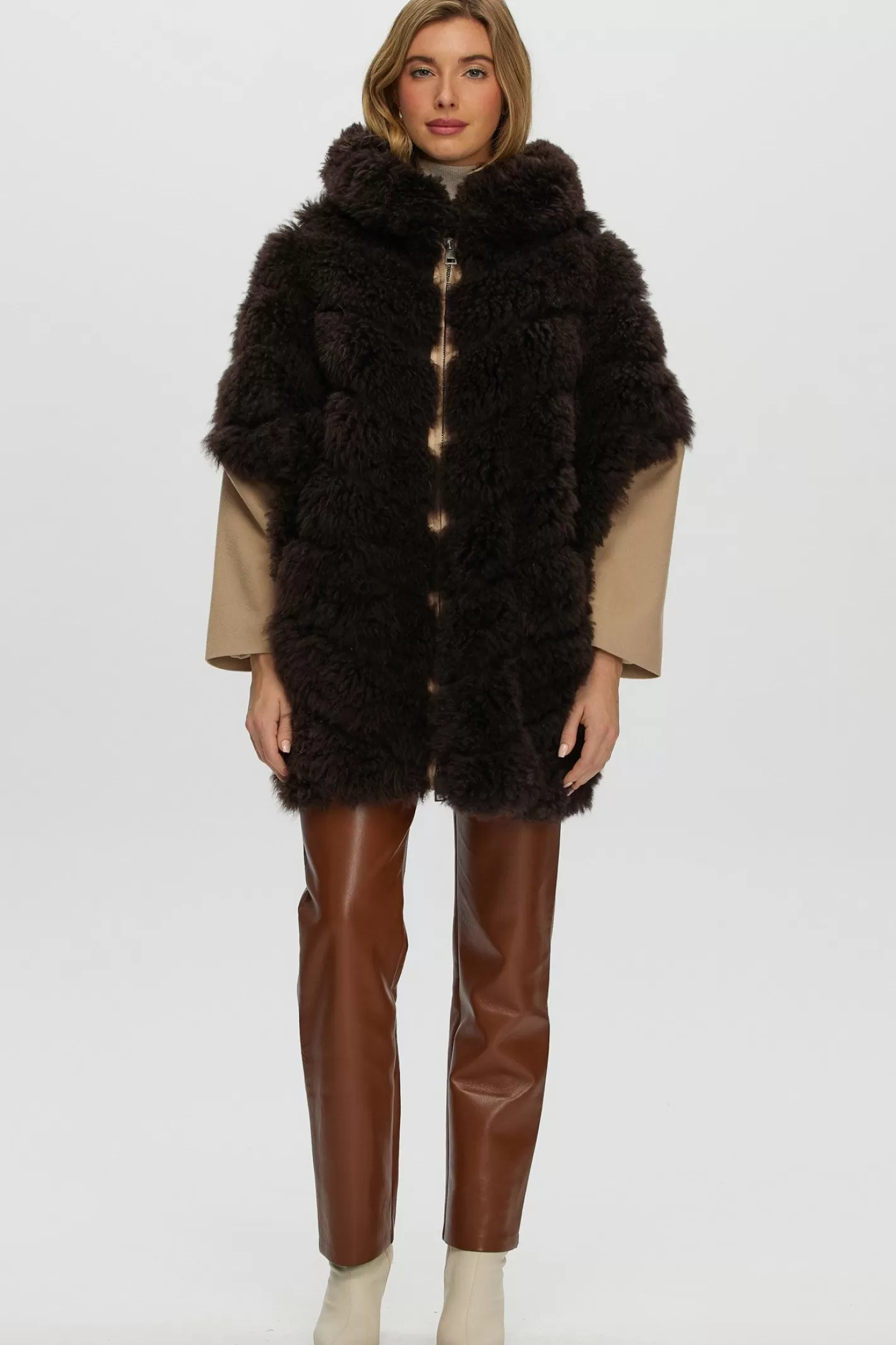 Parka d'hiver élégante GORSKI Montréal - Manteau femme exclusif en cachemire de chèvre avec coupe diagonale, dotée de manches et dos en cachemire luxe Loro Piana