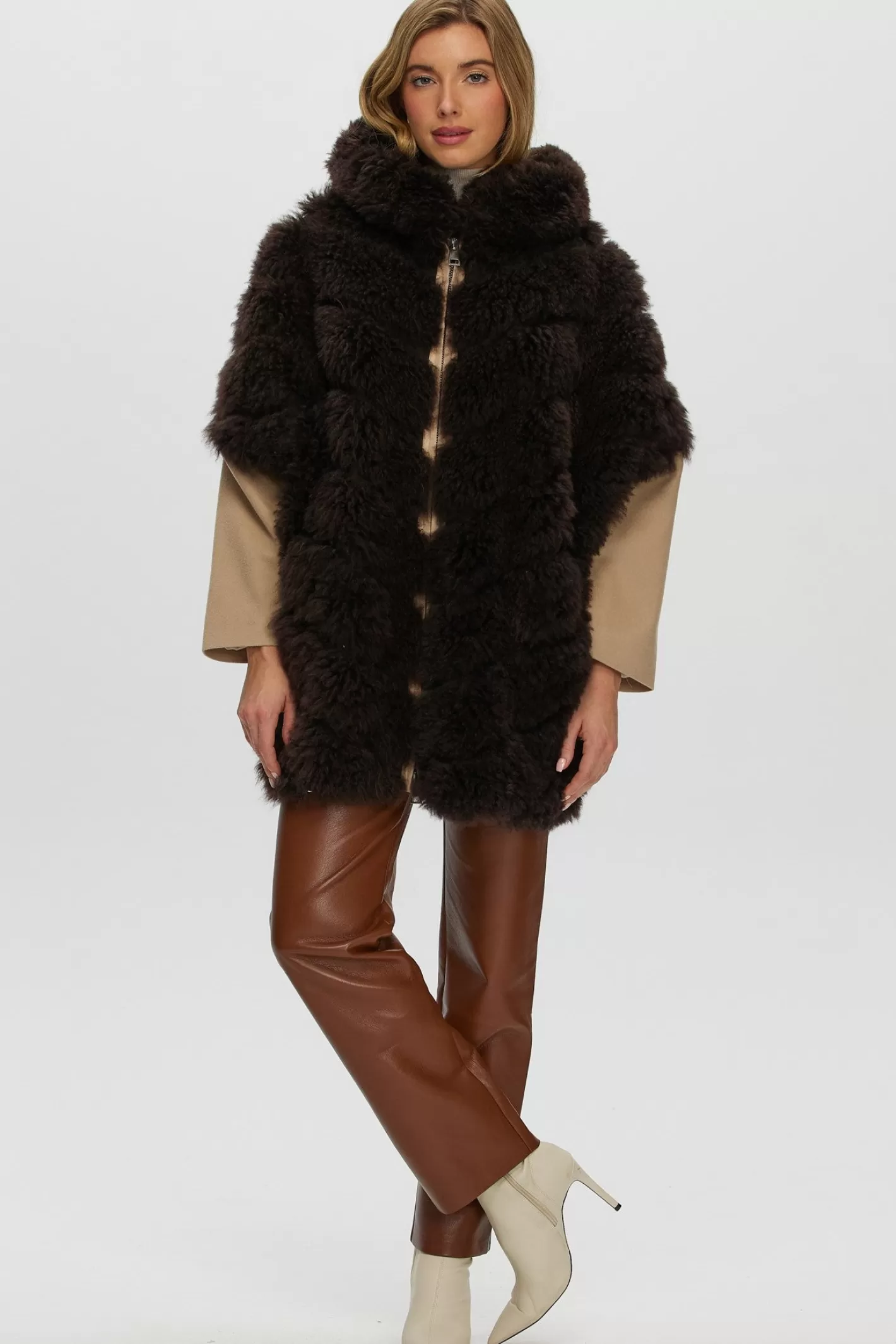 Parka d'hiver élégante GORSKI Montréal - Manteau femme exclusif en cachemire de chèvre avec coupe diagonale, dotée de manches et dos en cachemire luxe Loro Piana