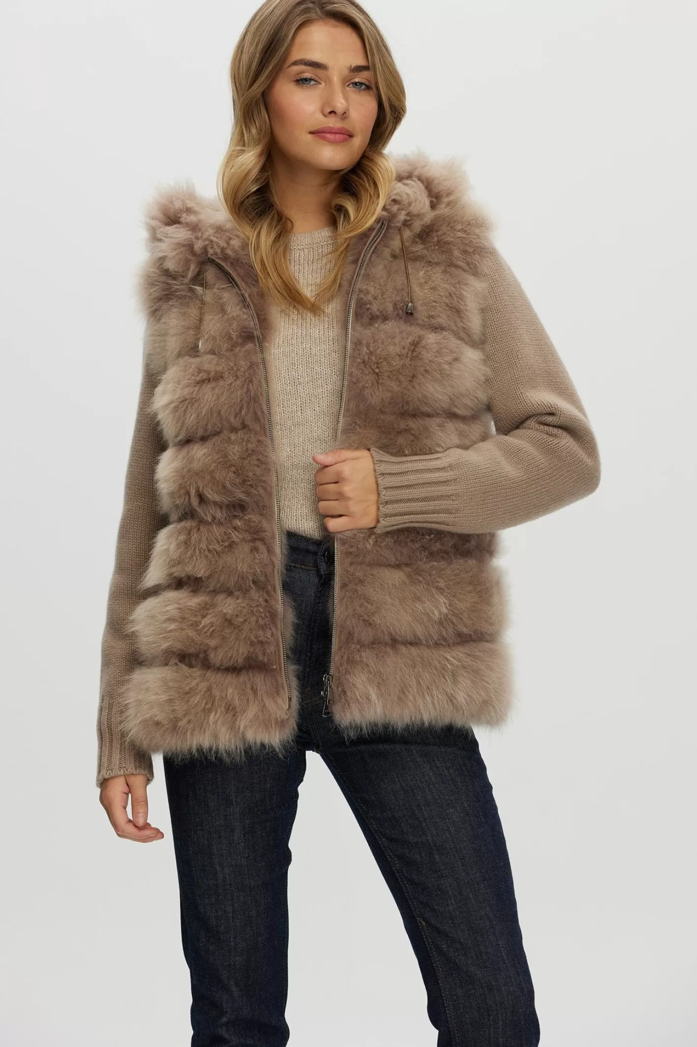 Doudoune Femme Élégante en Cachemire de Chèvre Sélectionné - Conception Exclusive GORSKI Montréal avec Manches et Dos Doublés de Loro Piana