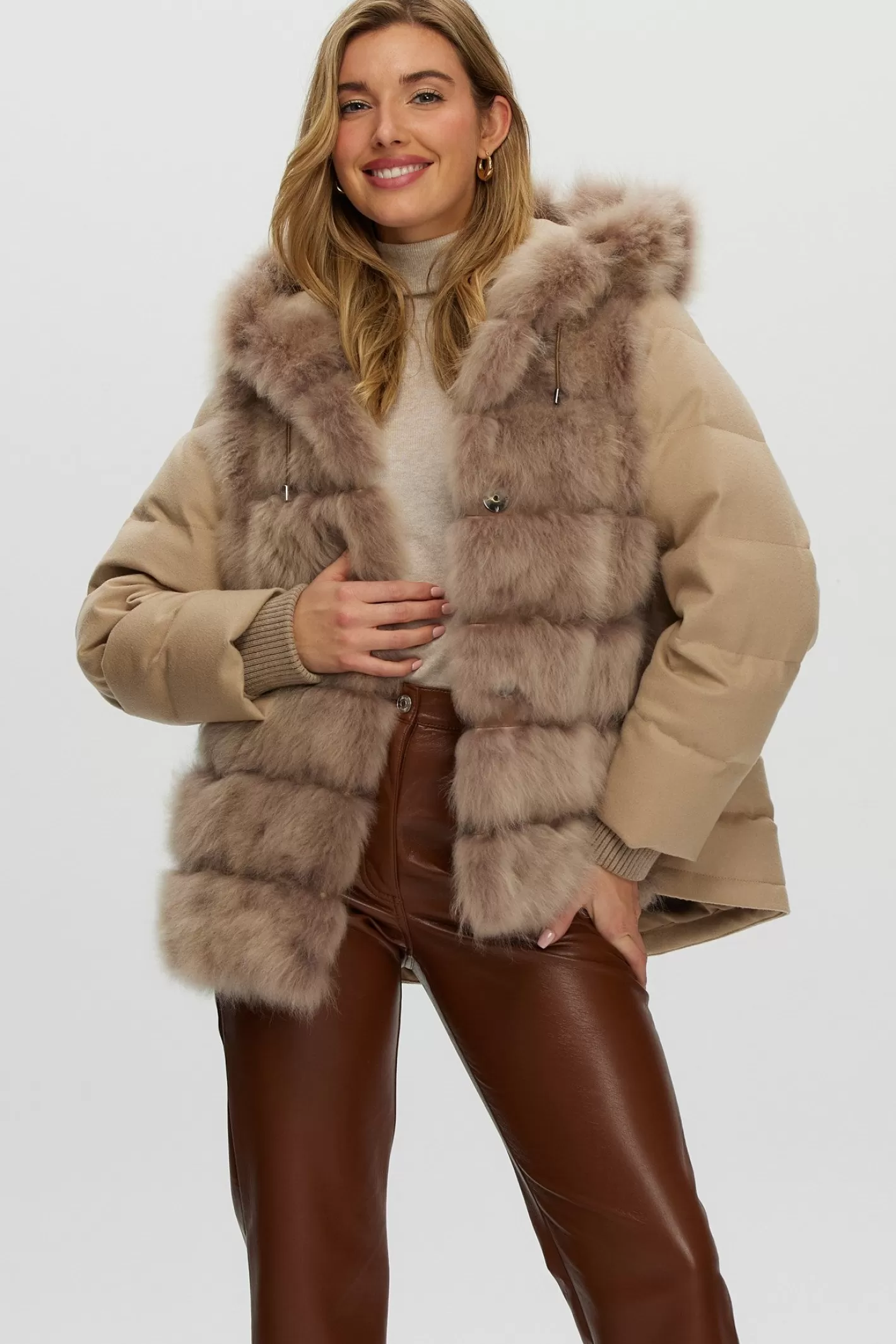 Parka femme GORSKI Montréal - Édition exclusive en duvet matelassé avec inserts en cachemire Loro Piana  

(Doublure capitonnée - Manches et dos en cachemire d'exception - Confort haut de gamme)