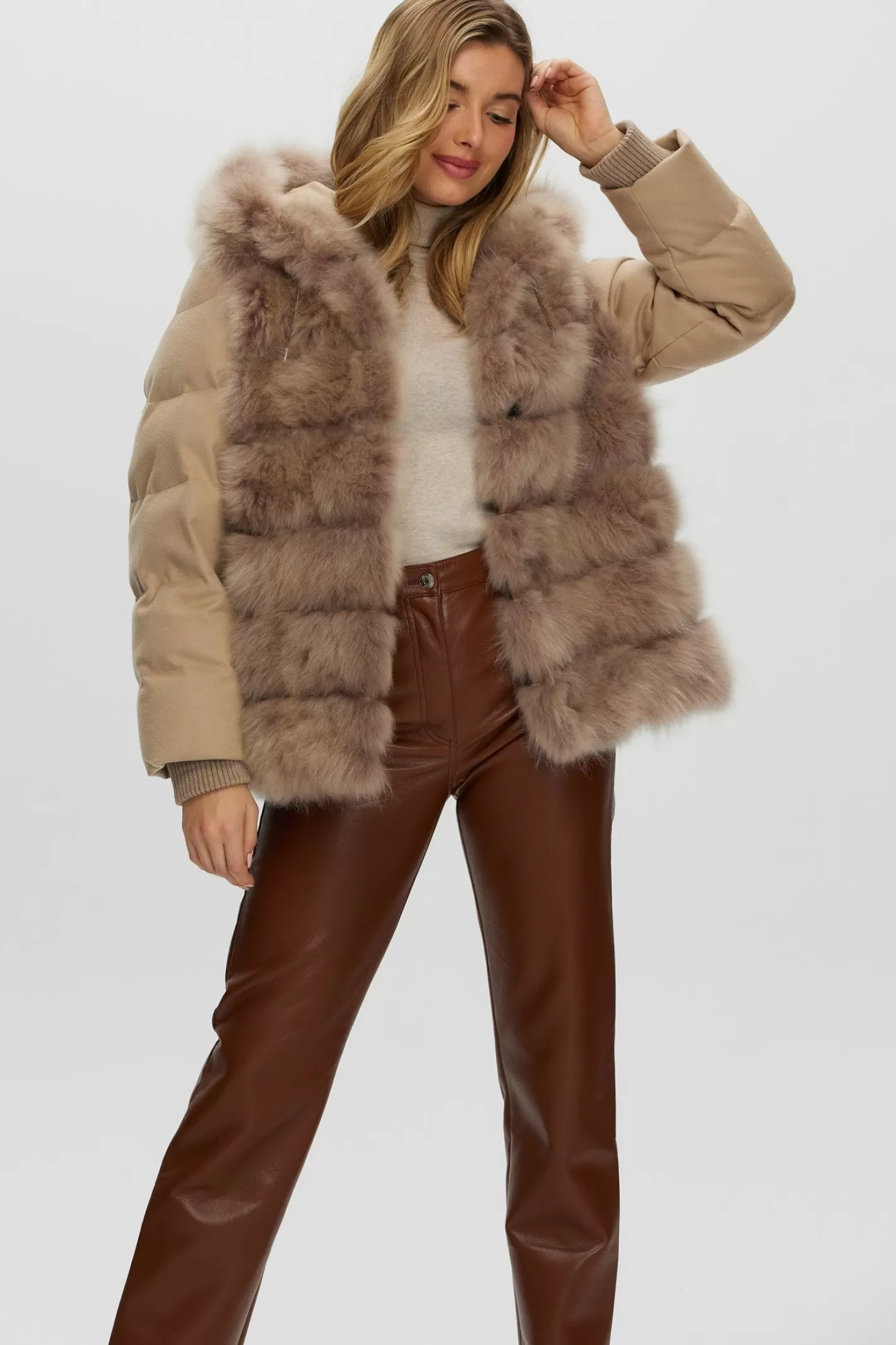 Parka femme GORSKI Montréal - Édition exclusive en duvet matelassé avec inserts en cachemire Loro Piana  

(Doublure capitonnée - Manches et dos en cachemire d'exception - Confort haut de gamme)