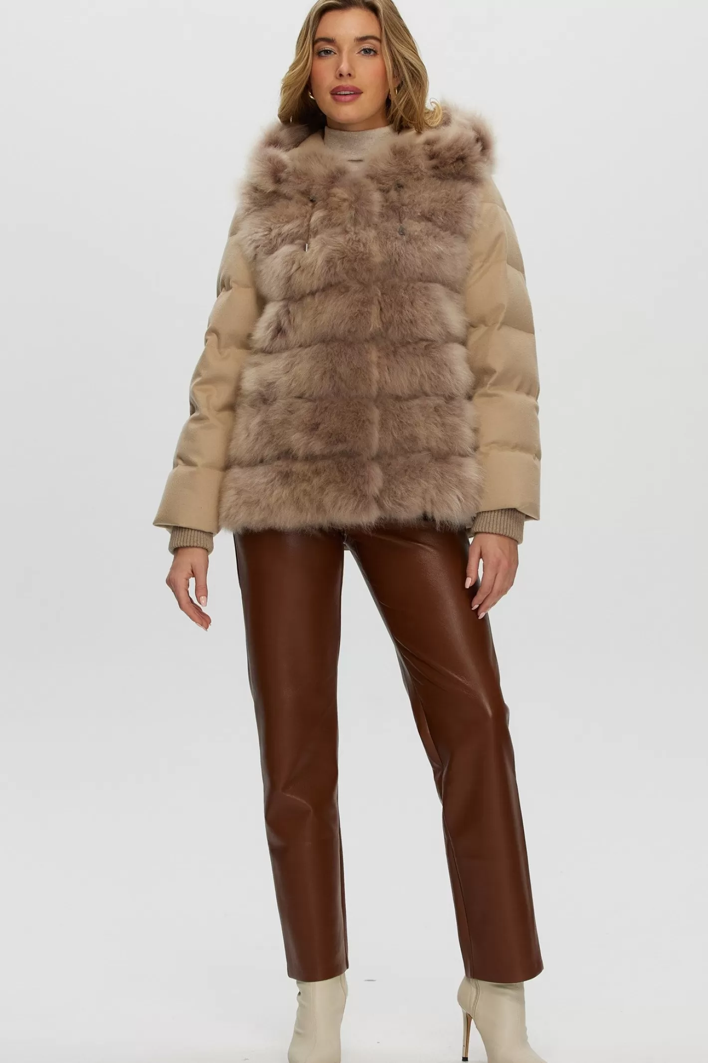 Parka femme GORSKI Montréal - Édition exclusive en duvet matelassé avec inserts en cachemire Loro Piana  

(Doublure capitonnée - Manches et dos en cachemire d'exception - Confort haut de gamme)
