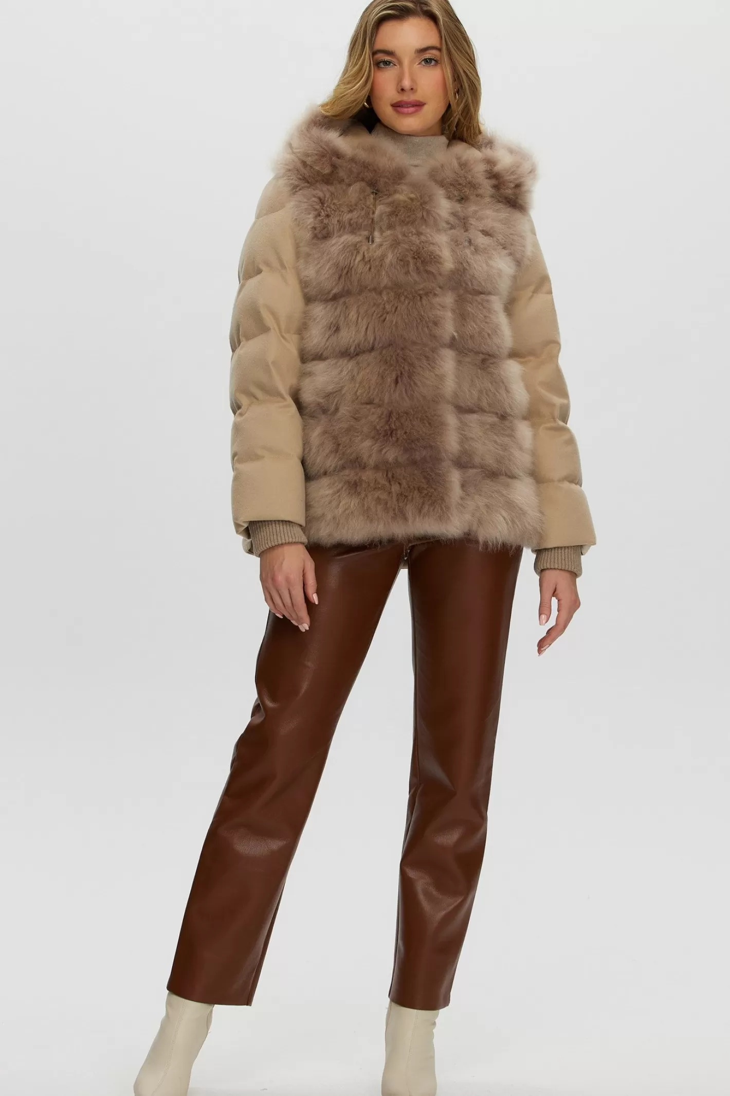 Parka femme GORSKI Montréal - Édition exclusive en duvet matelassé avec inserts en cachemire Loro Piana  

(Doublure capitonnée - Manches et dos en cachemire d'exception - Confort haut de gamme)