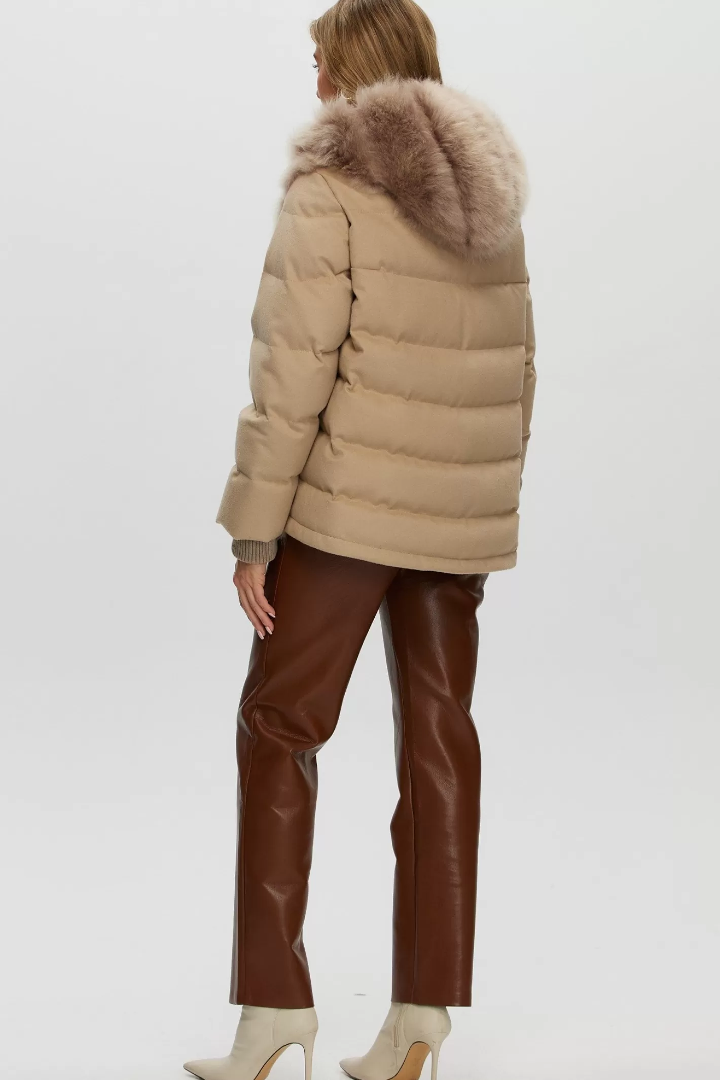 Parka femme GORSKI Montréal - Édition exclusive en duvet matelassé avec inserts en cachemire Loro Piana  

(Doublure capitonnée - Manches et dos en cachemire d'exception - Confort haut de gamme)