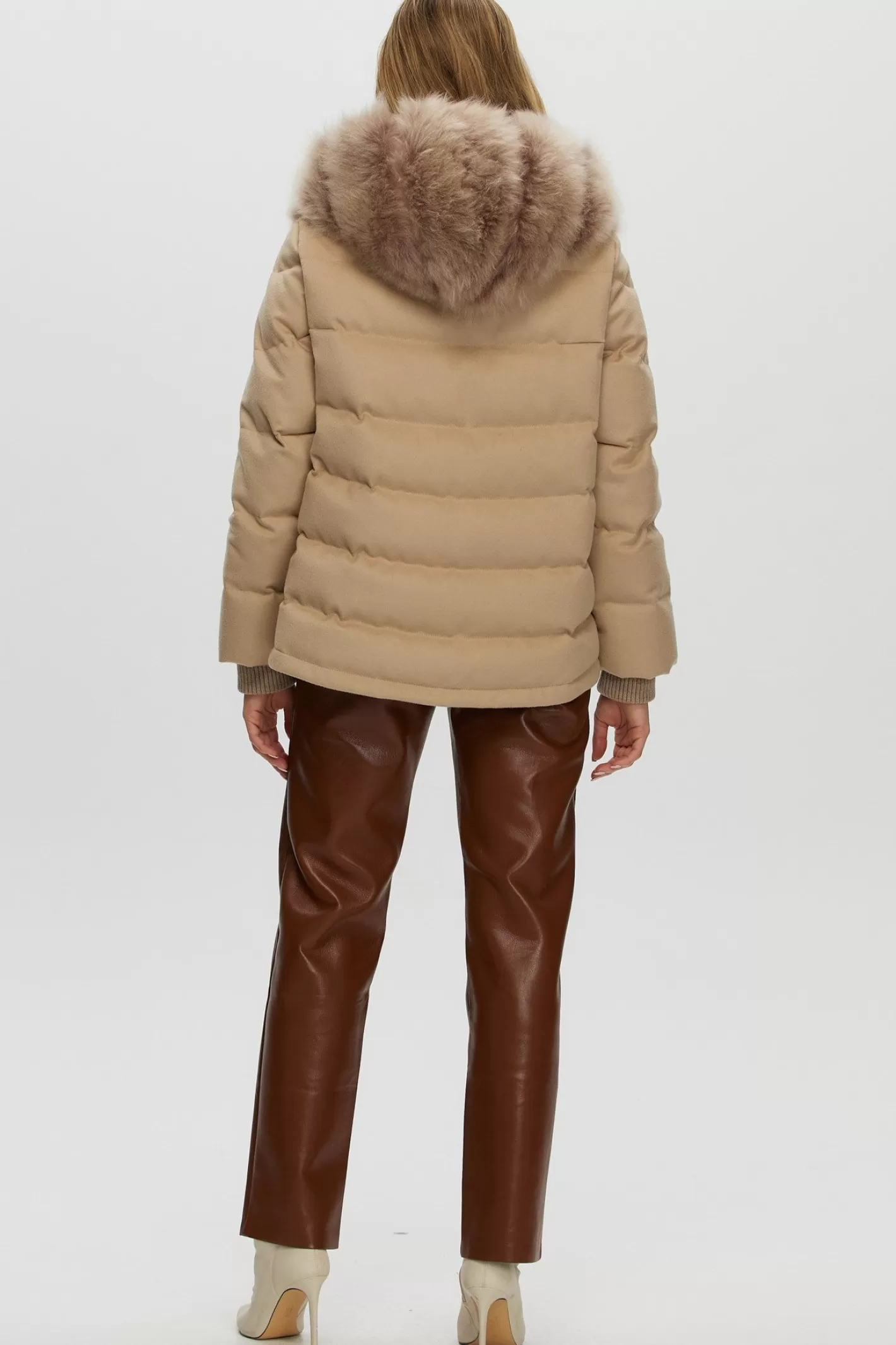 Parka femme GORSKI Montréal - Édition exclusive en duvet matelassé avec inserts en cachemire Loro Piana  

(Doublure capitonnée - Manches et dos en cachemire d'exception - Confort haut de gamme)