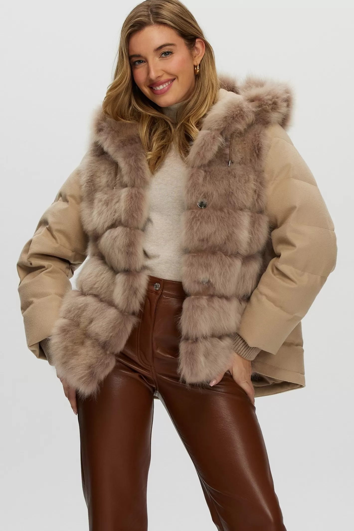 Parka femme GORSKI Montréal - Édition exclusive en duvet matelassé avec inserts en cachemire Loro Piana  

(Doublure capitonnée - Manches et dos en cachemire d'exception - Confort haut de gamme)