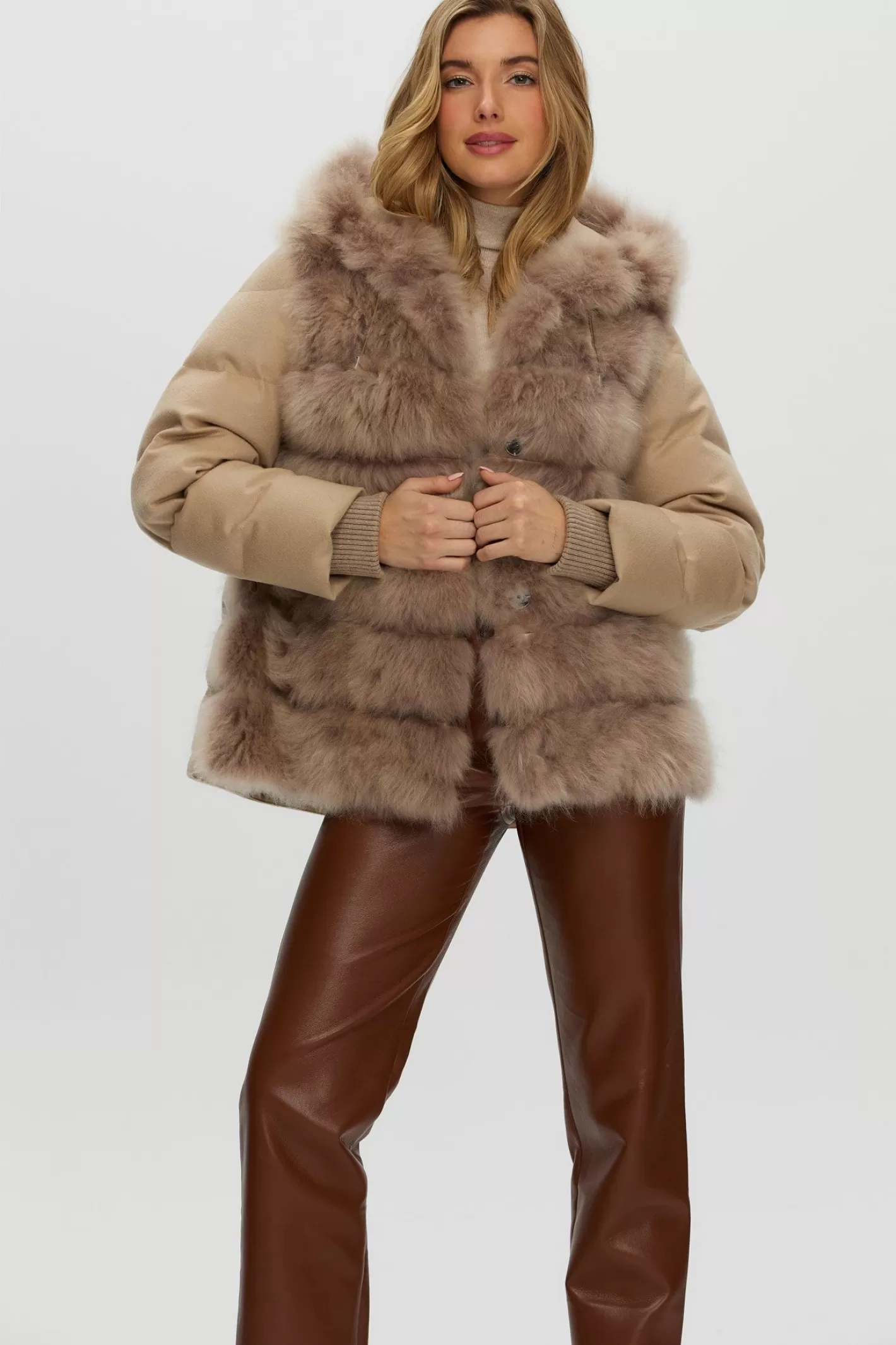 Parka femme GORSKI Montréal - Édition exclusive en duvet matelassé avec inserts en cachemire Loro Piana  

(Doublure capitonnée - Manches et dos en cachemire d'exception - Confort haut de gamme)