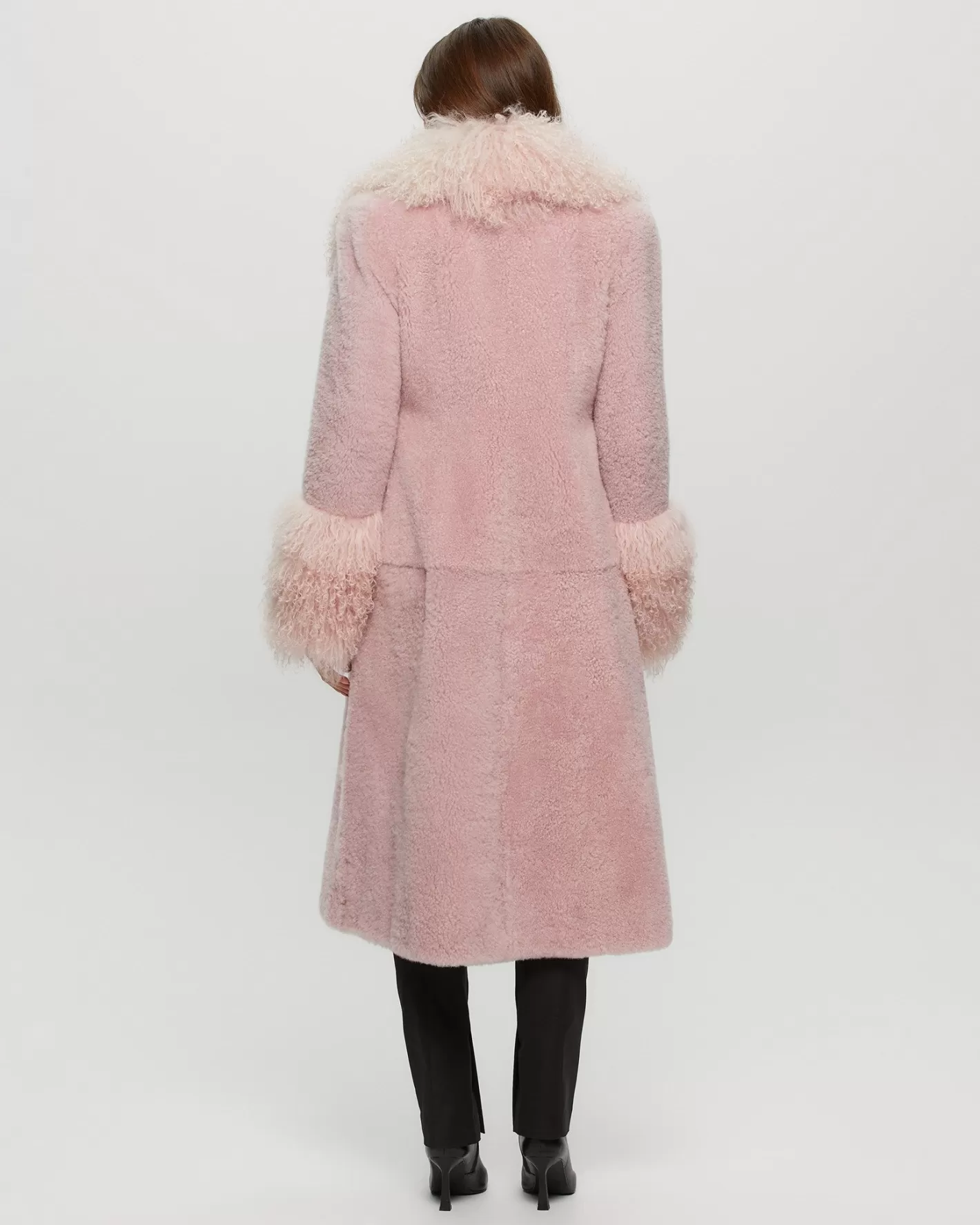 Manteau court GORSKI Montréal en cachemire d'exception - Col et poignets en laine de chèvre mongole sélectionnée à la main - Pièce capsule élégante pour garde-robe hivernale