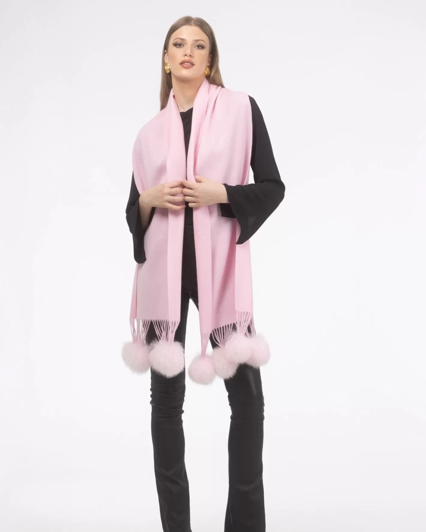 Écharpe en Cachemire GORSKI Montréal - Élégance Hivernale avec Pompons en Agneau Sélectionnés  

Collection Exclusive Femme : Écharpe Douceur Cachemire GORSKI, Pompons d'Agneau Artisanaux pour Sublimer Tenues  

GORSKI Montréal - Écharpe Cachemire Premium à Pompons en Laine d'Agneau, Pièce Unique Femme  

Écharpe Femme GORSKI - Cachemire Montréalais et Pompons d'Agneau Artisanal, Création Hiver 2024  

GORSKI Écharpe Cachemire Montréal - Touche Luxueuse avec Pompons en Laine d'Agneau Triés sur le Volet