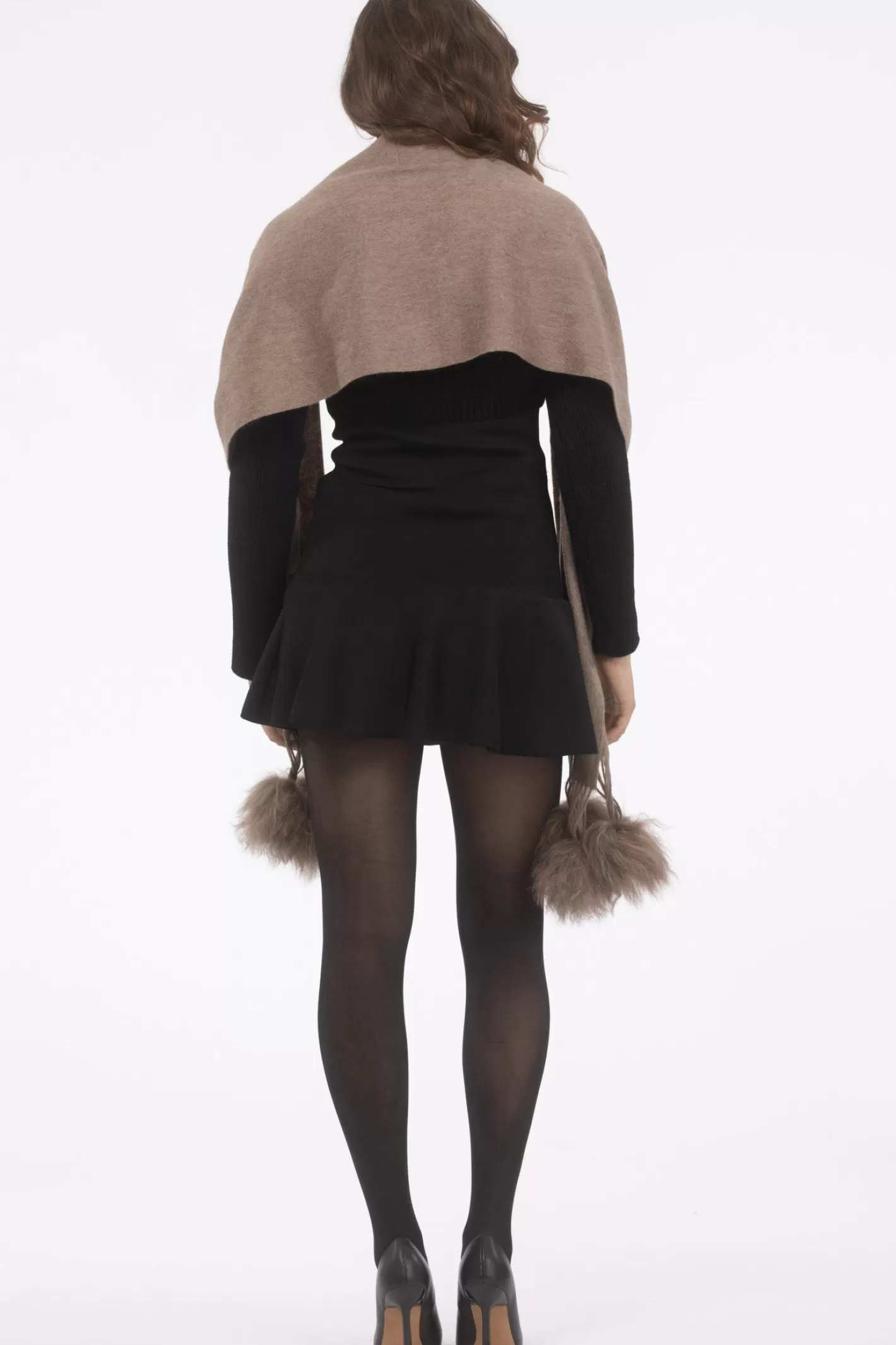 Écharpe en Cachemire GORSKI Montréal - Élégance Hivernale avec Pompons en Agneau Sélectionnés  

Collection Exclusive Femme : Écharpe Douceur Cachemire GORSKI, Pompons d'Agneau Artisanaux pour Sublimer Tenues  

GORSKI Montréal - Écharpe Cachemire Premium à Pompons en Laine d'Agneau, Pièce Unique Femme  

Écharpe Femme GORSKI - Cachemire Montréalais et Pompons d'Agneau Artisanal, Création Hiver 2024  

GORSKI Écharpe Cachemire Montréal - Touche Luxueuse avec Pompons en Laine d'Agneau Triés sur le Volet
