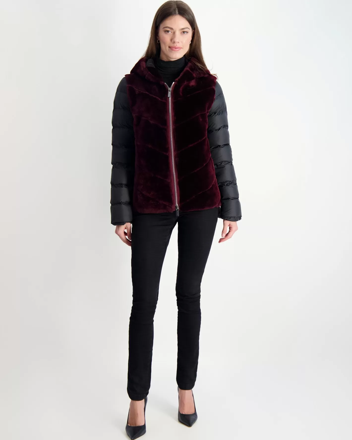 Parka chic pour femme GORSKI Montréal - Doudoune en agneau shearling avec motifs chevron, manches et dos matelassés - Confort hivernal élégant