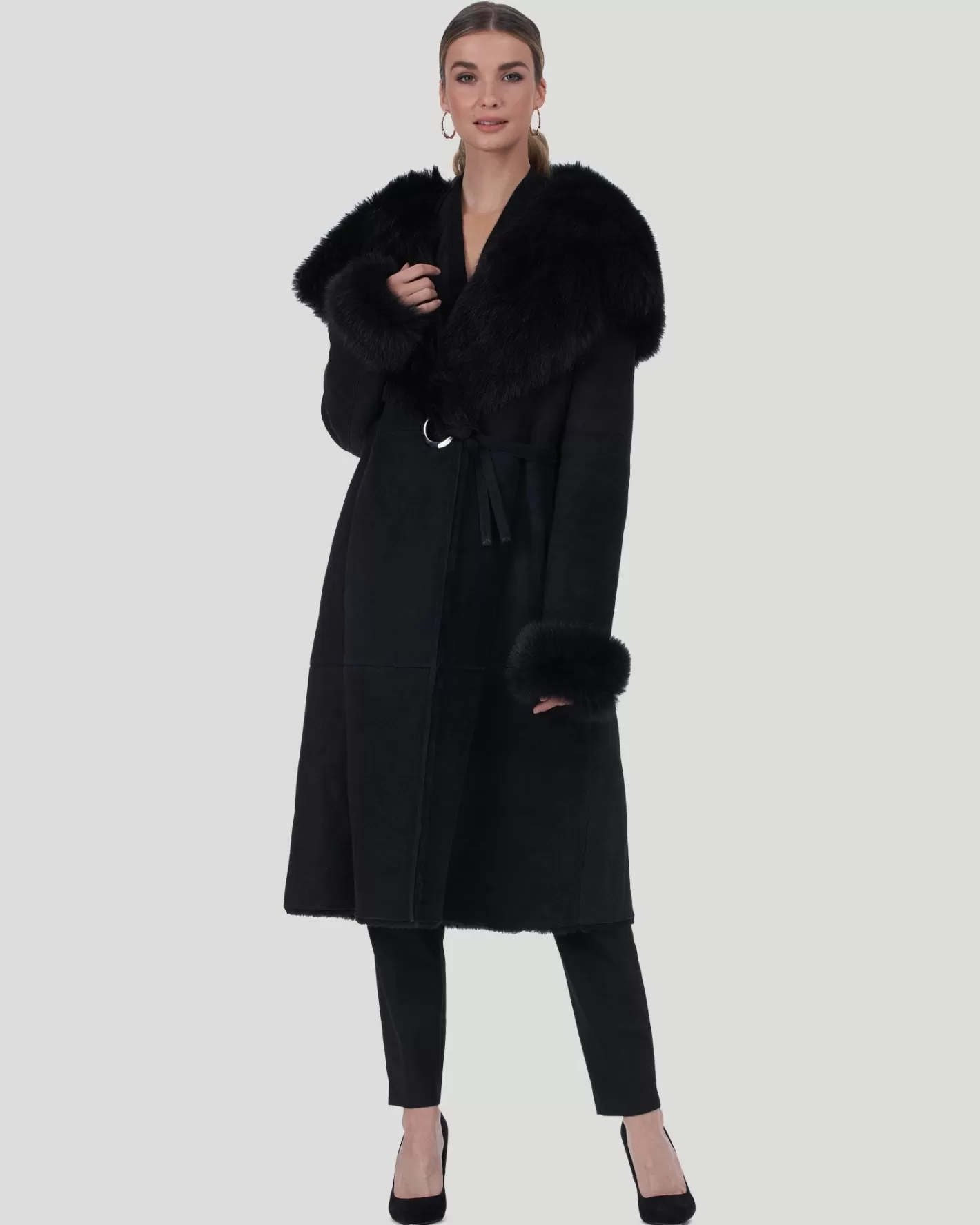 Doudoune courte capitonnée GORSKI Montréal - Capuche ourlée en agneau shearling toscane pour femme 

（，