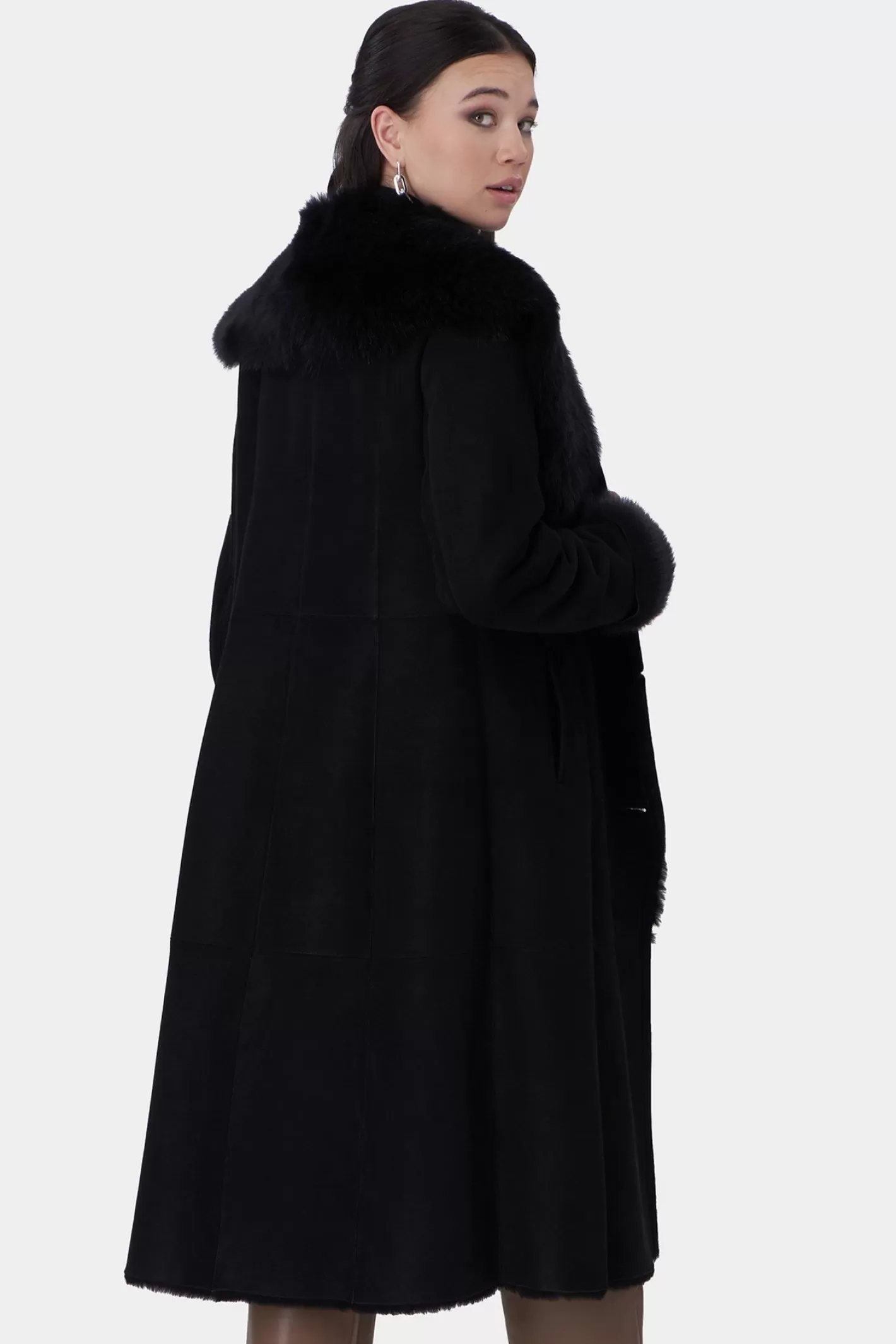 Manteau court en agneau shearling chic - Col Toscana et poignets assortis par GORSKI Montréal