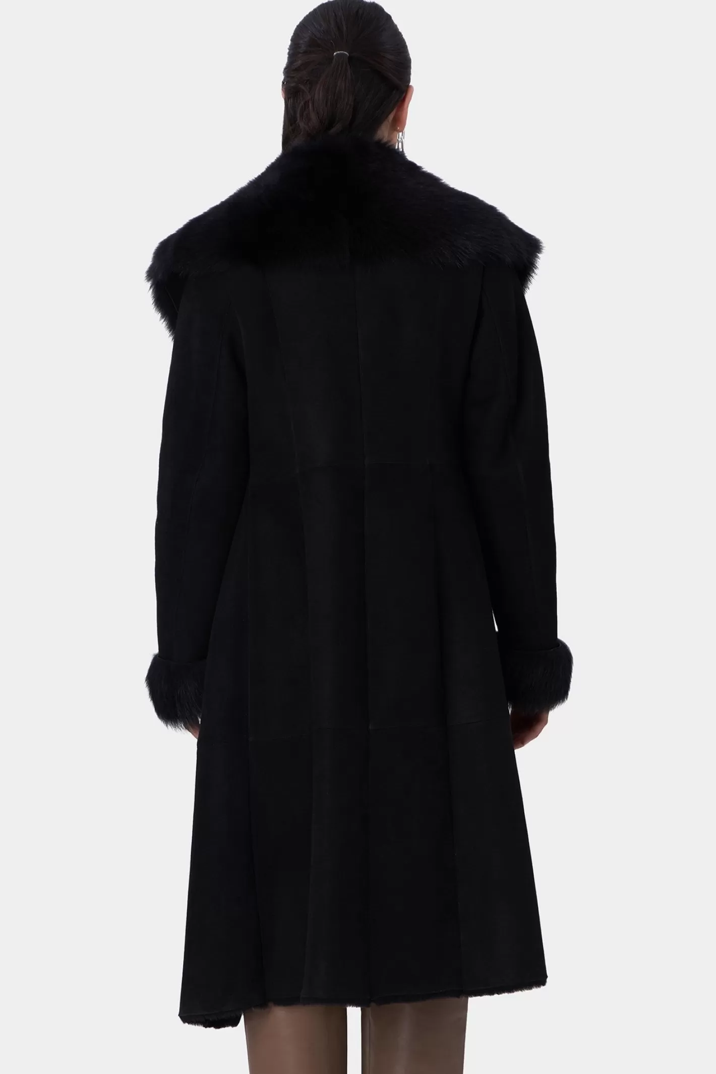 Manteau court en agneau shearling chic - Col Toscana et poignets assortis par GORSKI Montréal