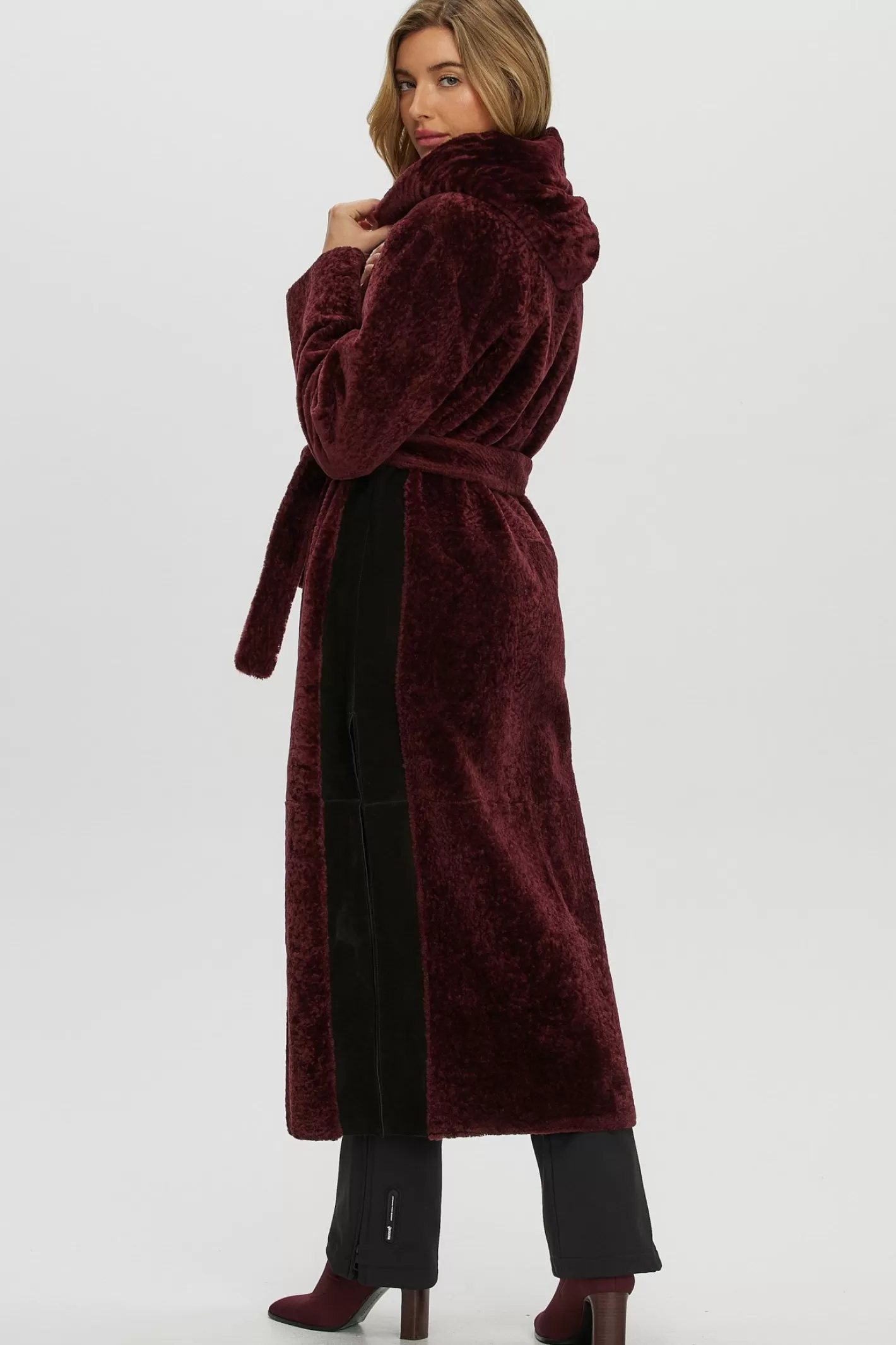 GORSKI - Doudoune élégante en agneau shearling avec fermeture éclair et ceinture ajustable - Modèle Montréal Collection Hiver