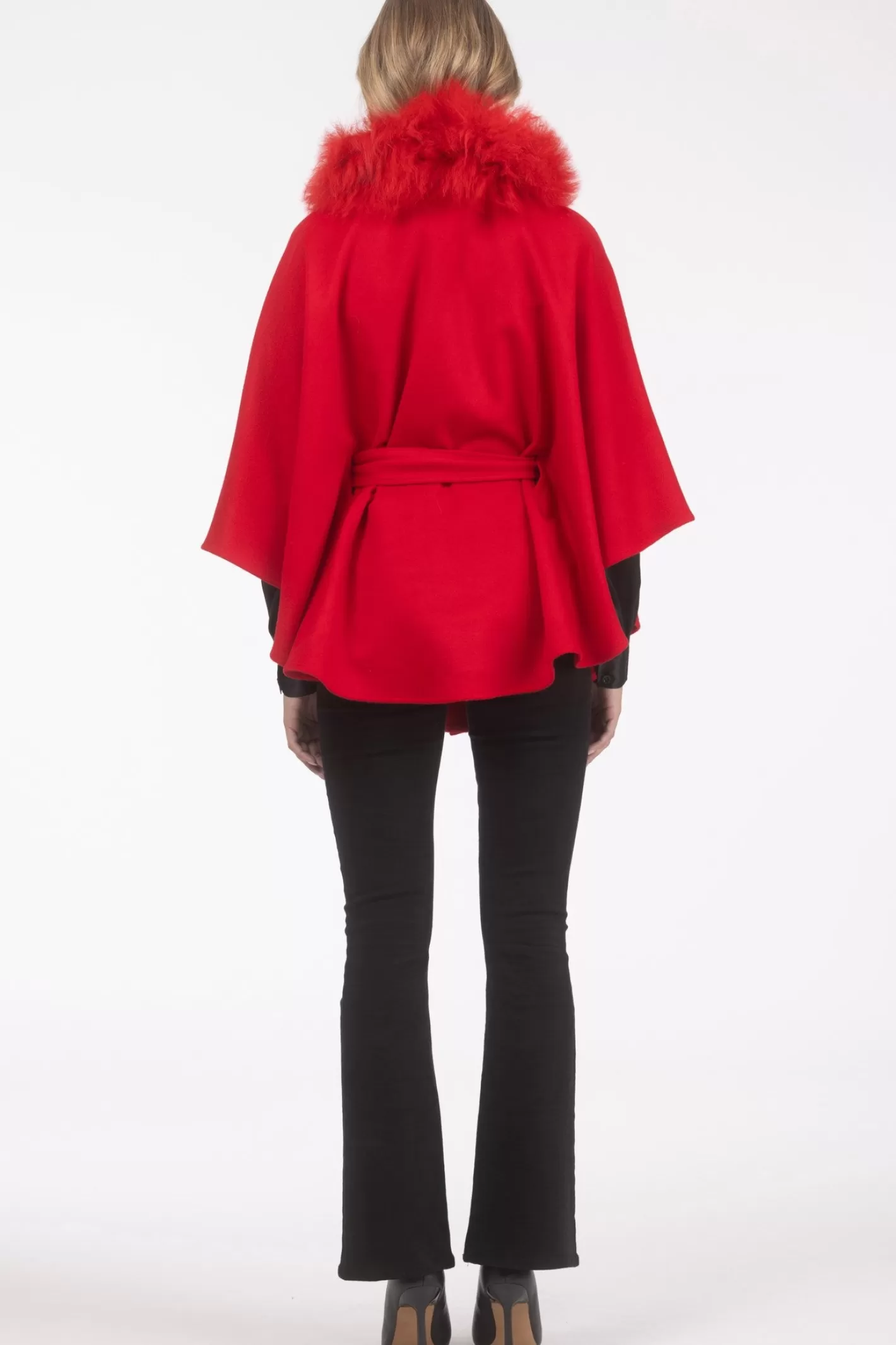Cape élégante en laine pour femme - Ceinture ajustable et col en agneau douillet par GORSKI Montréal