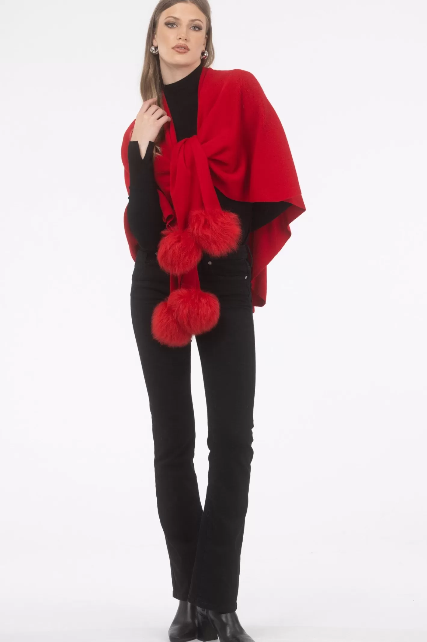 Cape féminine hiver en laine premium avec garniture pompons en agneau – Création exclusive GORSKI Montréal