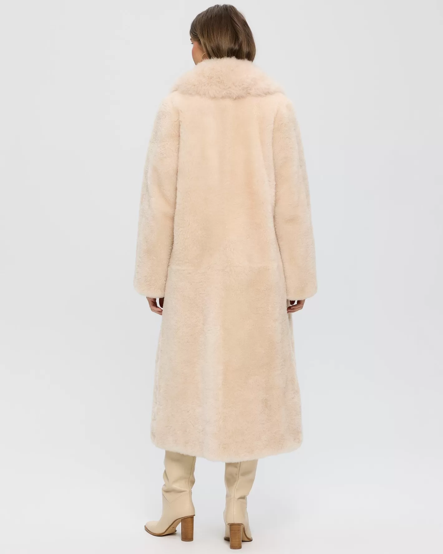 Manteau Femme GORSKI Montréal en Cachemire de Chèvre Écrêté – Col Doublé Matière Premium