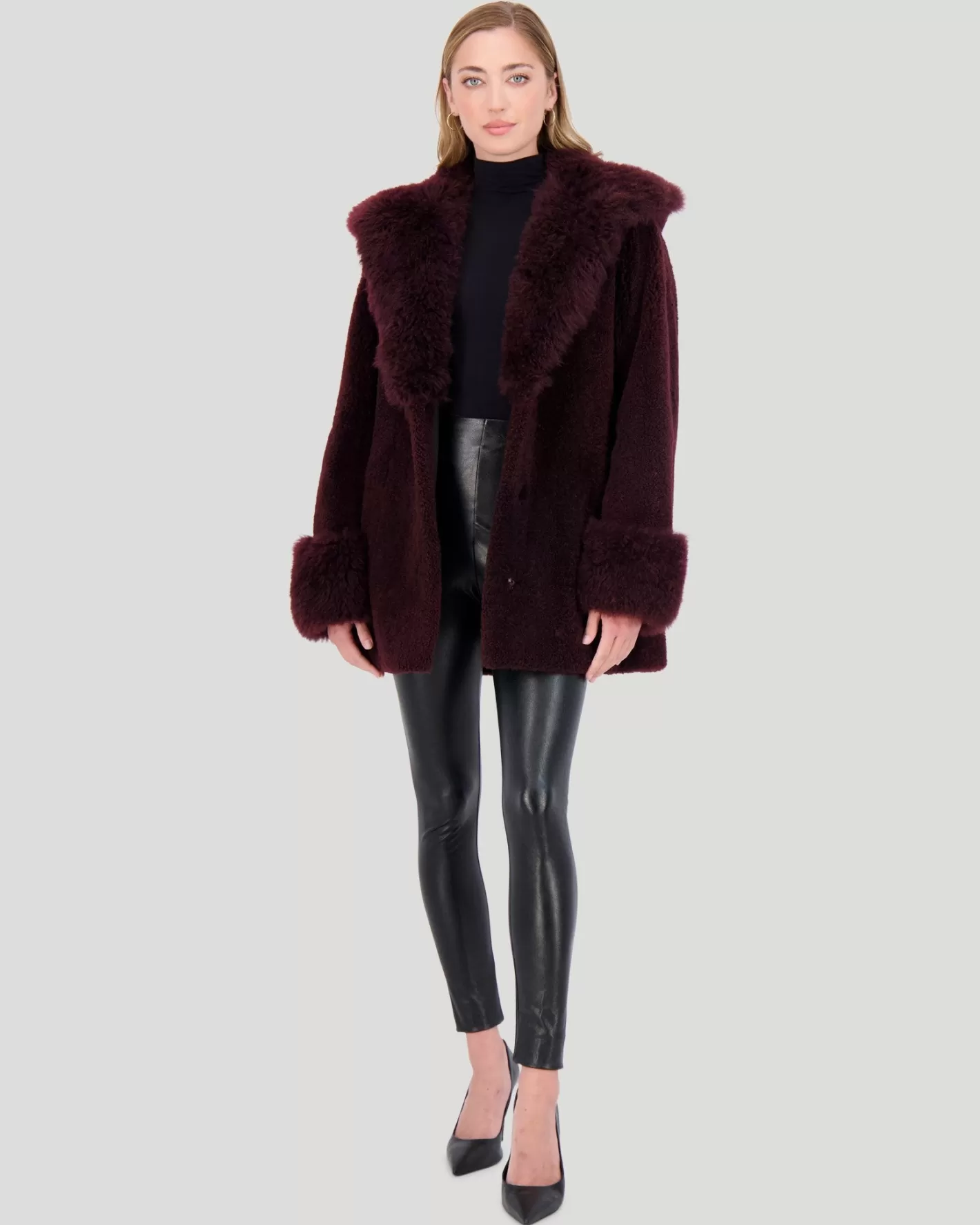 Parka Montréal élégante pour femme par GORSKI - Doudoune en cachemire de chèvre tondu avec capuche et poignets raffinés garnis de fourrure premium