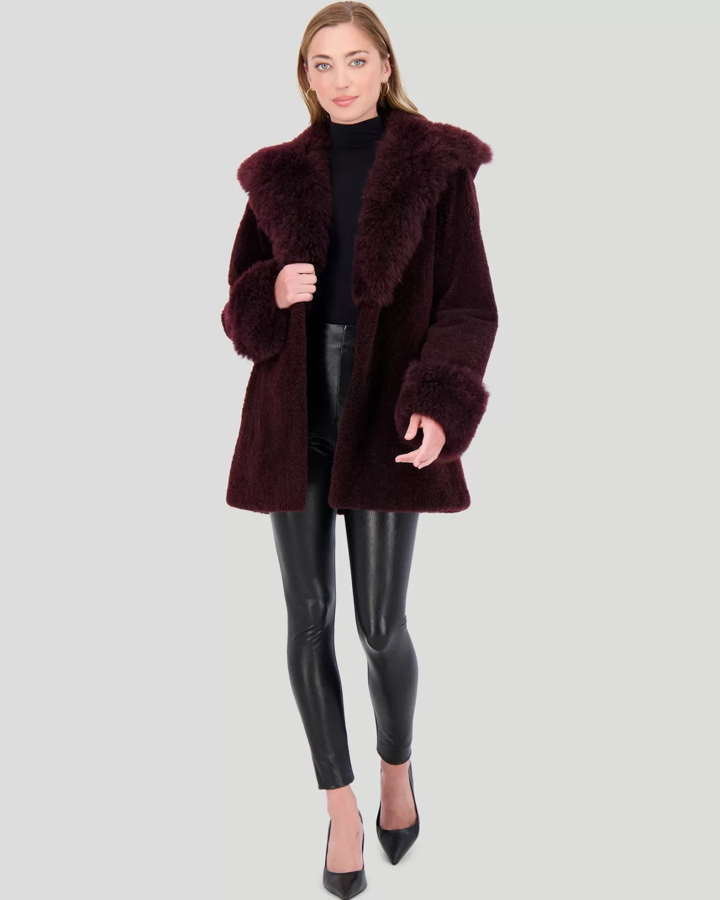 Parka Montréal élégante pour femme par GORSKI - Doudoune en cachemire de chèvre tondu avec capuche et poignets raffinés garnis de fourrure premium