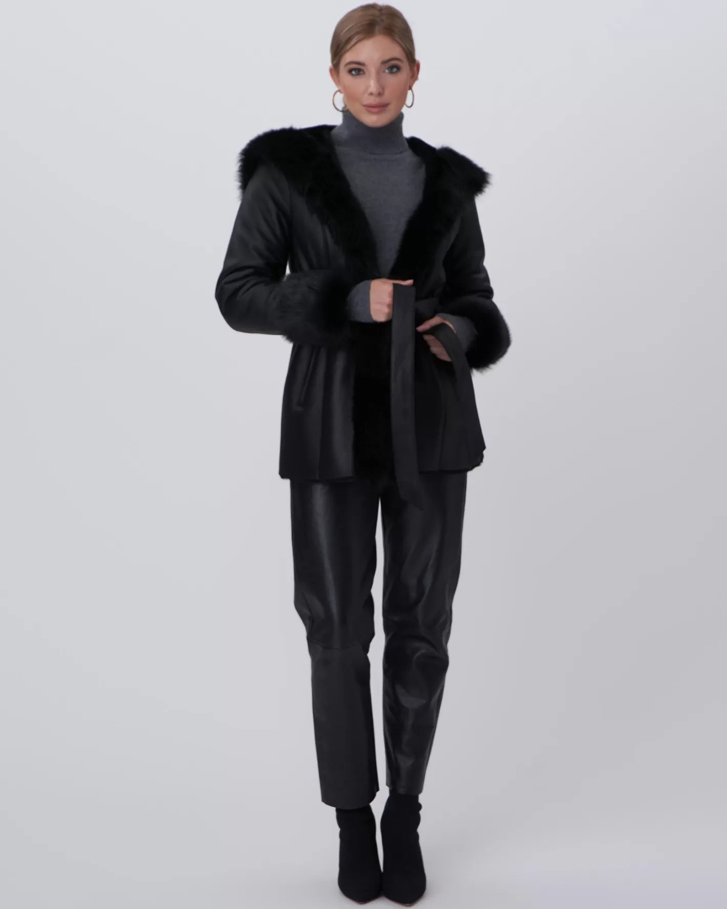 Veste parka femme GORSKI Montréal – Doudoune capuche en agneau shearling avec bordures style Toscane, poignets ajustables et ceinture incluse