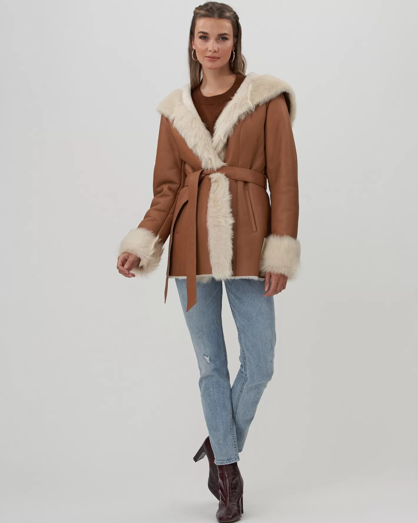 Veste parka femme GORSKI Montréal – Doudoune capuche en agneau shearling avec bordures style Toscane, poignets ajustables et ceinture incluse