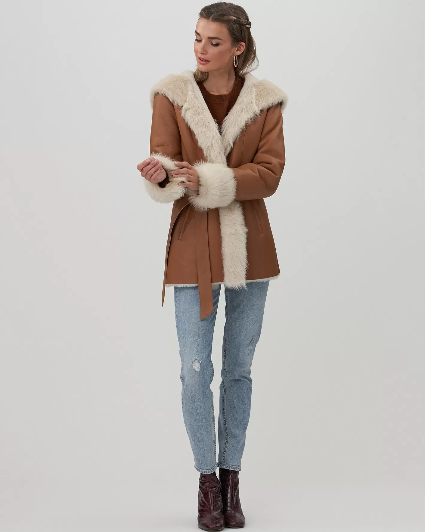 Veste parka femme GORSKI Montréal – Doudoune capuche en agneau shearling avec bordures style Toscane, poignets ajustables et ceinture incluse