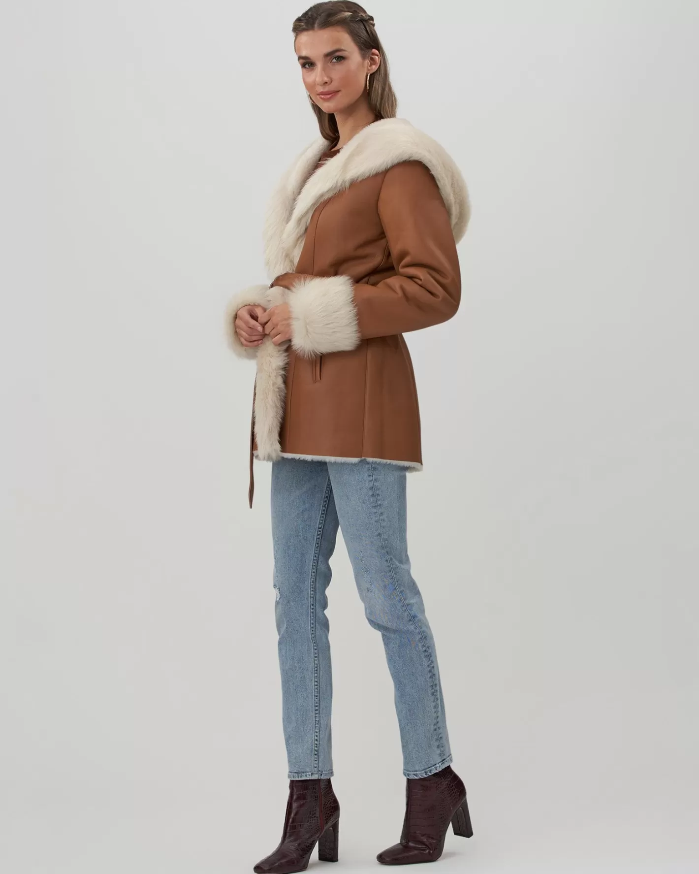 Veste parka femme GORSKI Montréal – Doudoune capuche en agneau shearling avec bordures style Toscane, poignets ajustables et ceinture incluse
