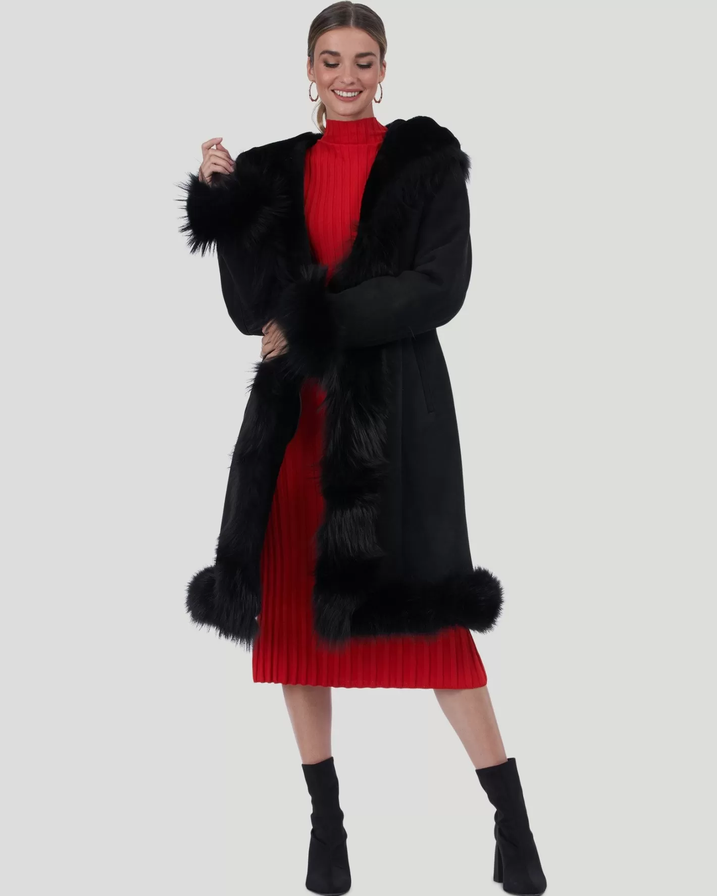 Manteau court femme en agneau shearling GORSKI Montréal - Col smoking, capuche et ourlets contrastés en agneau toscan  

[Note: J'ai restructuré la formulation pour une lecture plus naturelle en français courant, tout en conservant les éléments clés (marque, matière, détails techniques). J'ai ajouté une ponctuation typographique adaptée et remplacé les répétitions par des termes plus élégants comme 