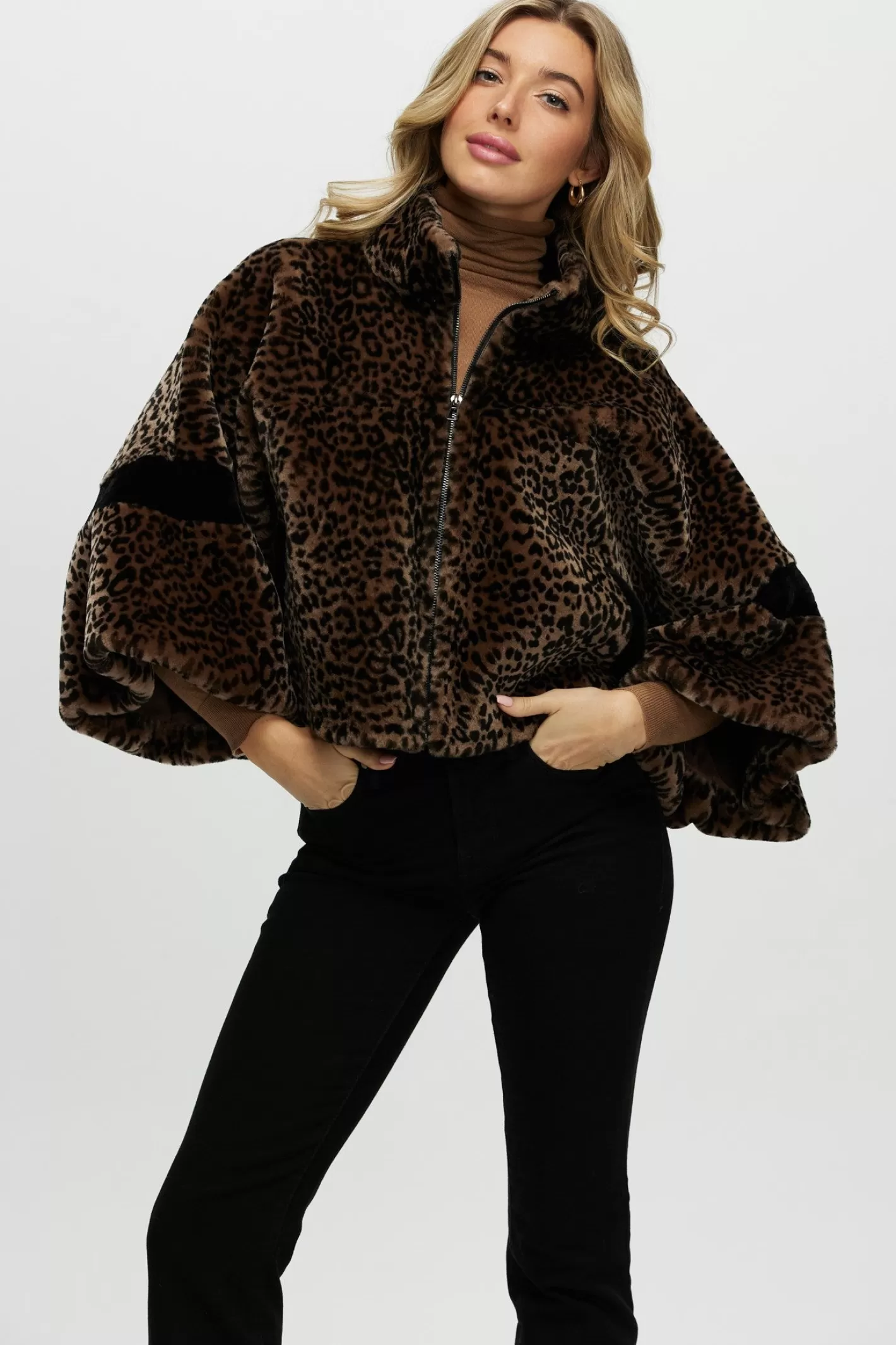 Veste d'hiver GORSKI Montréal en agneau shearling - Coupe cintrée avec fermeture éclair et manches courtes élégamment découpées