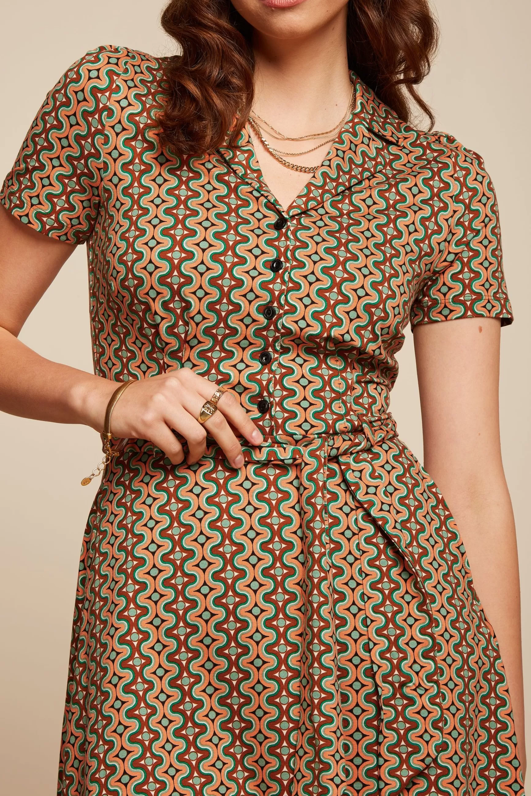 Robe élégante Sheeva King Louie avec motifs entrelacés - Création intemporelle de la marque DAMES