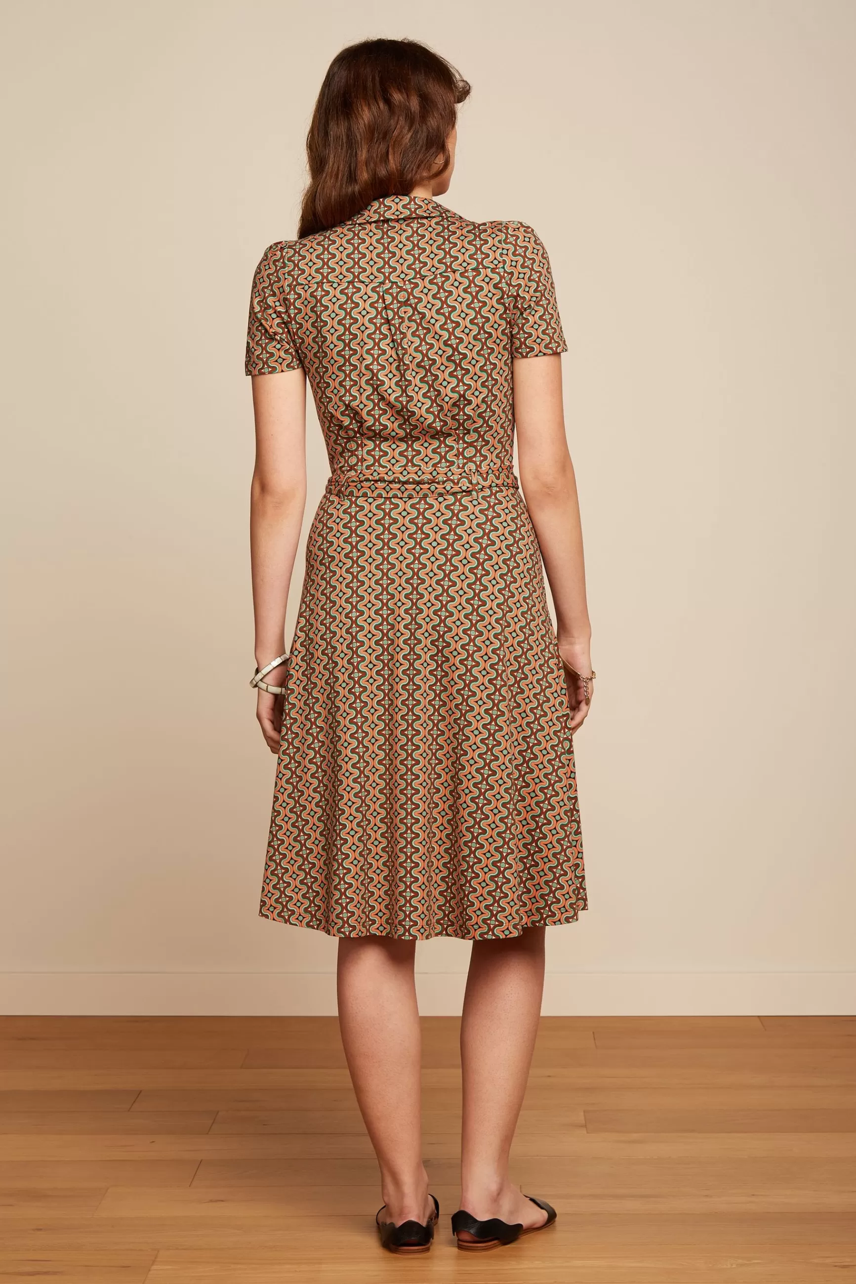 Robe élégante Sheeva King Louie avec motifs entrelacés - Création intemporelle de la marque DAMES