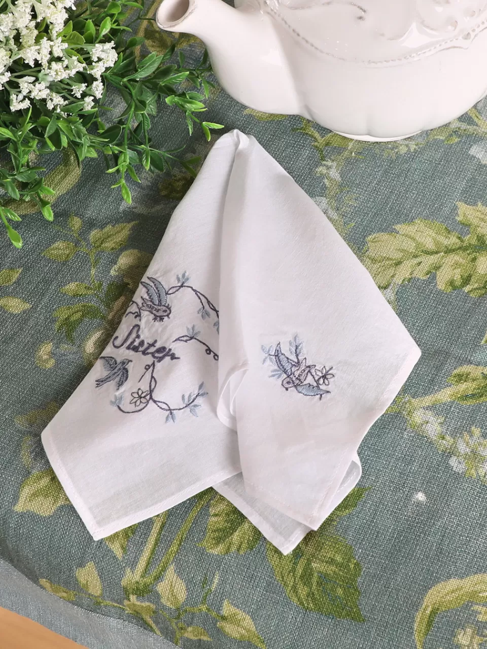 Mouchoir de Poche Enveloppe Brodé Main ✨ Pour Votre Sœur – Vente Éclair April Cornell | Édition Limitée