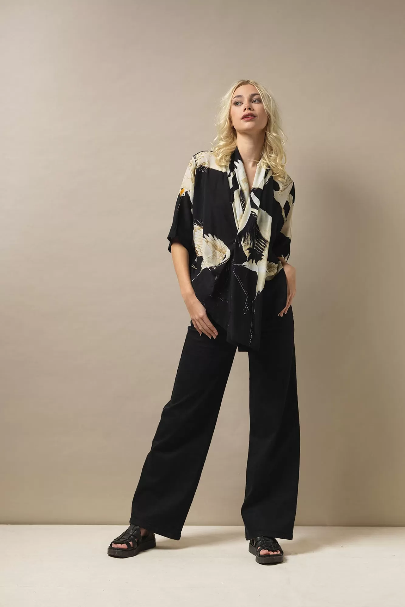 Haut Femme Élégance Constellée - Design Noir Cigogne Rachel