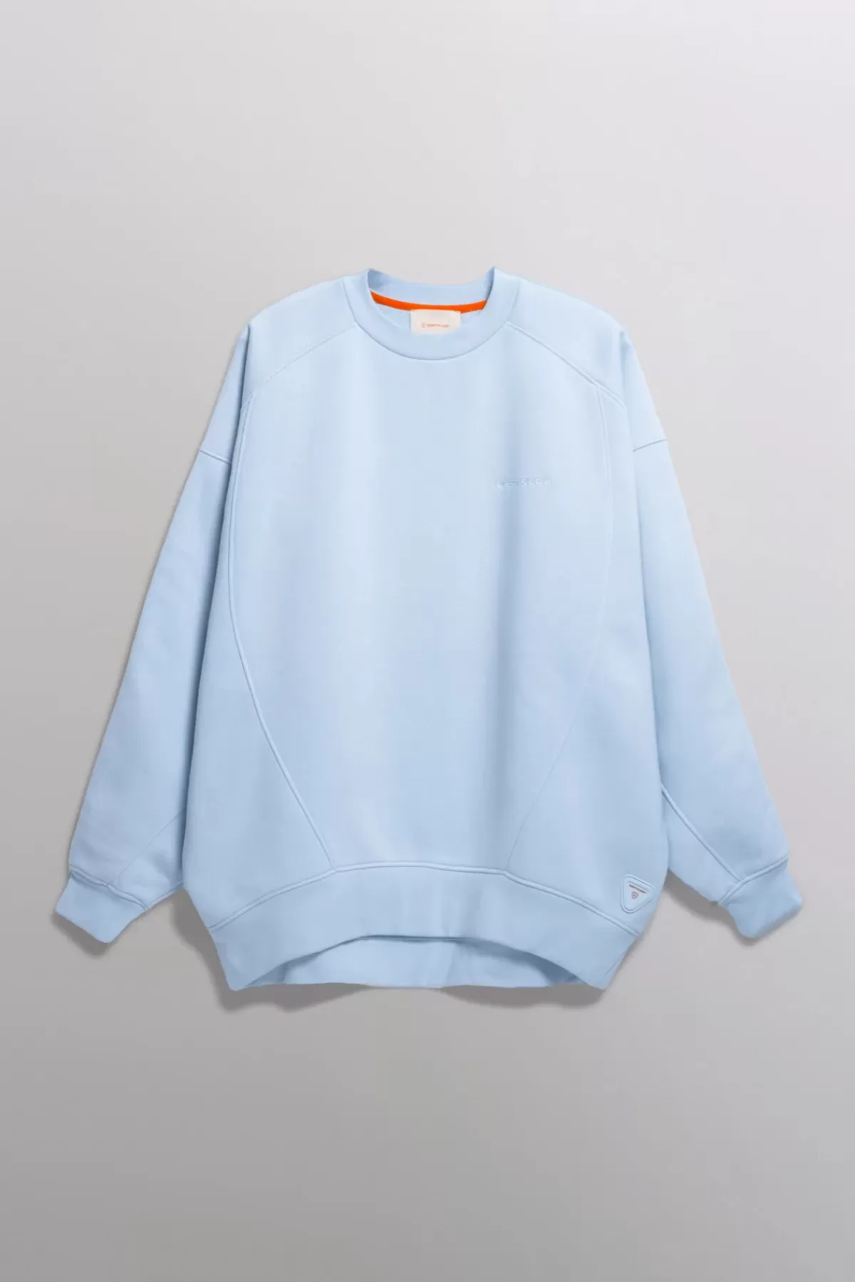 Découvrez le sweat-shirt unisexe Ilona-Gertrude - coupe confortable à col ras du cou, prix doux pour toutes les silhouettes