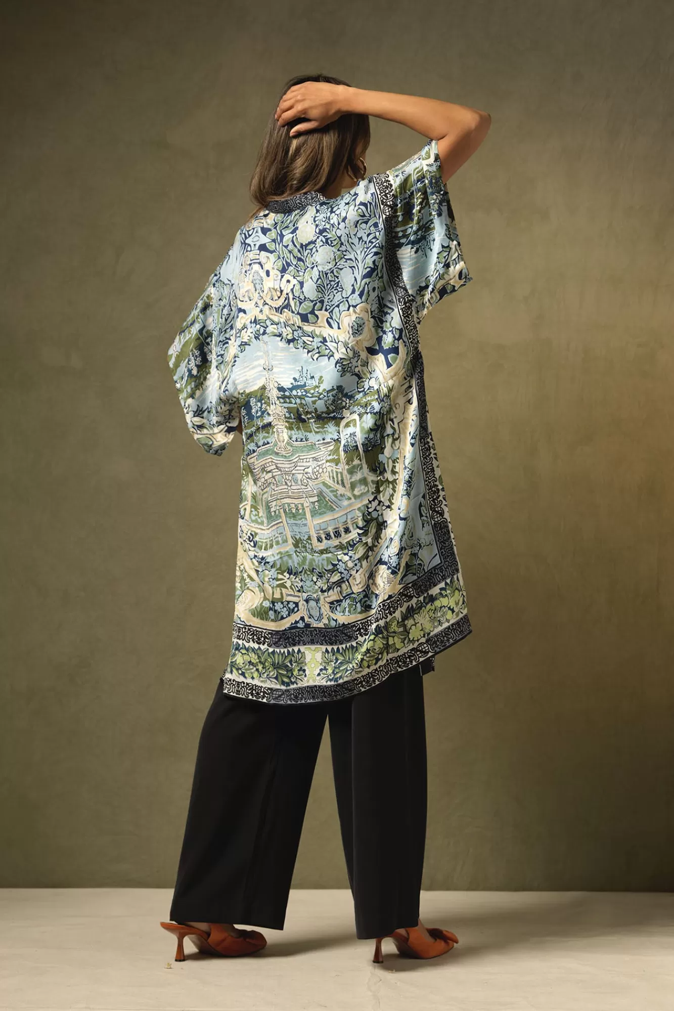 Kimono Longueur Midi Femme - Broderie Océanique et Constellation Cent Étoiles - Élégant Artisanat Textile