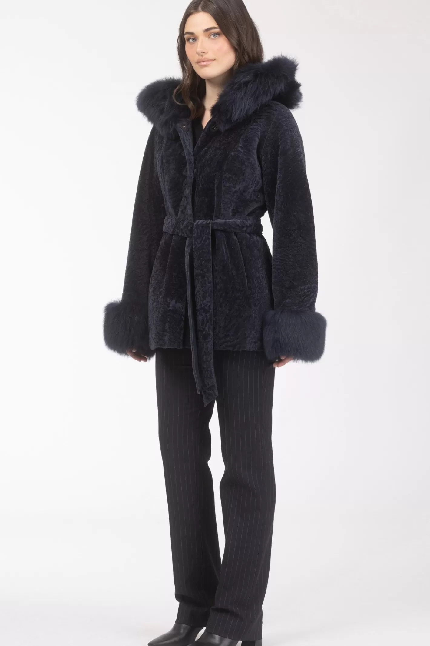 Parka réversible en agneau shearling texturé GORSKI Montréal – Capuche et poignets en agneau shearling Merinillo, ceinture incluse