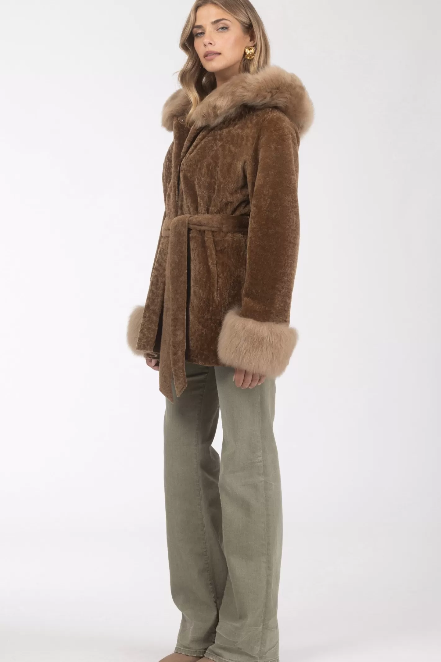 Parka réversible en agneau shearling texturé GORSKI Montréal – Capuche et poignets en agneau shearling Merinillo, ceinture incluse