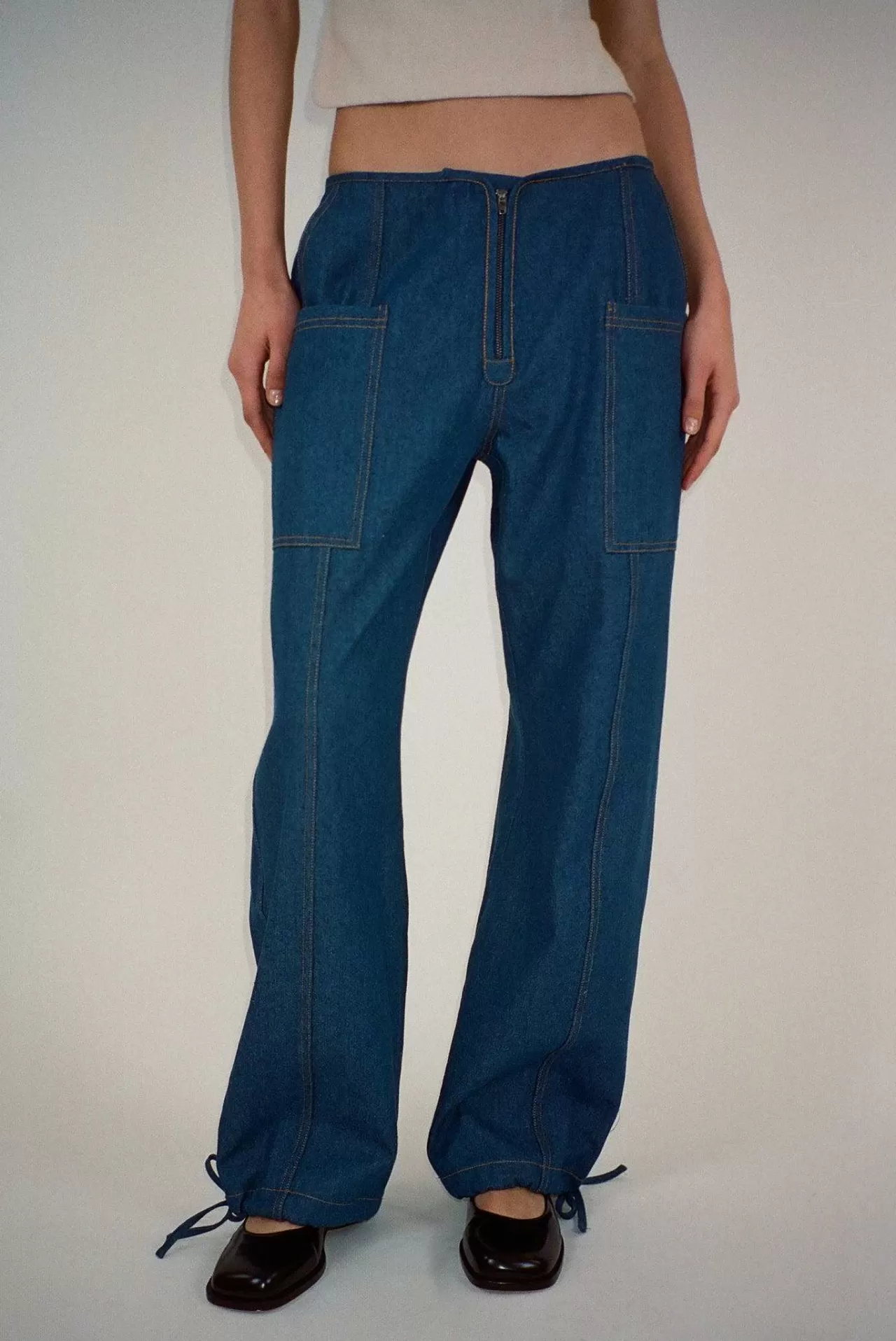 Pantalon femme Tifosi en indigo - Coupe élégante par Sandy Liang