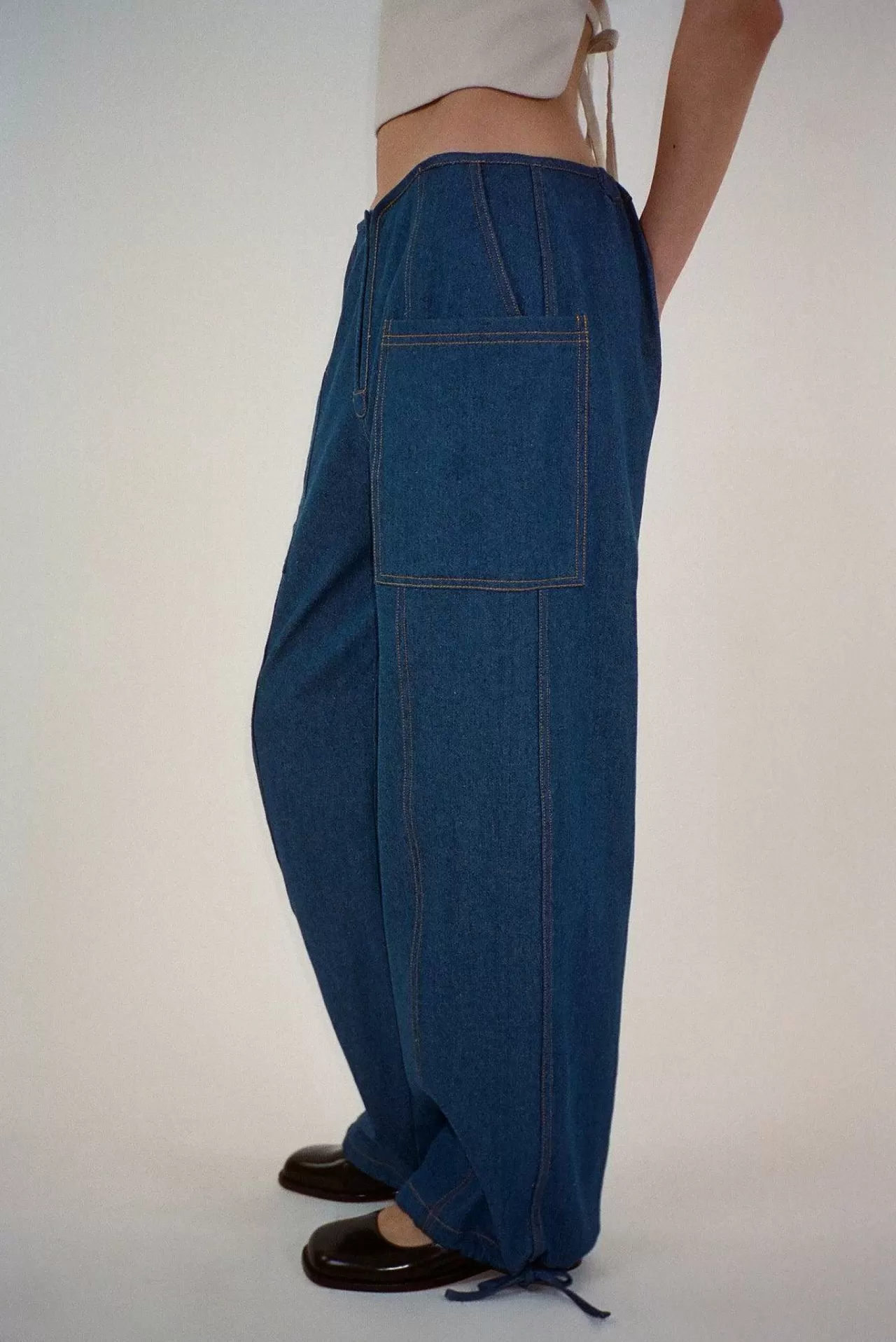 Pantalon femme Tifosi en indigo - Coupe élégante par Sandy Liang