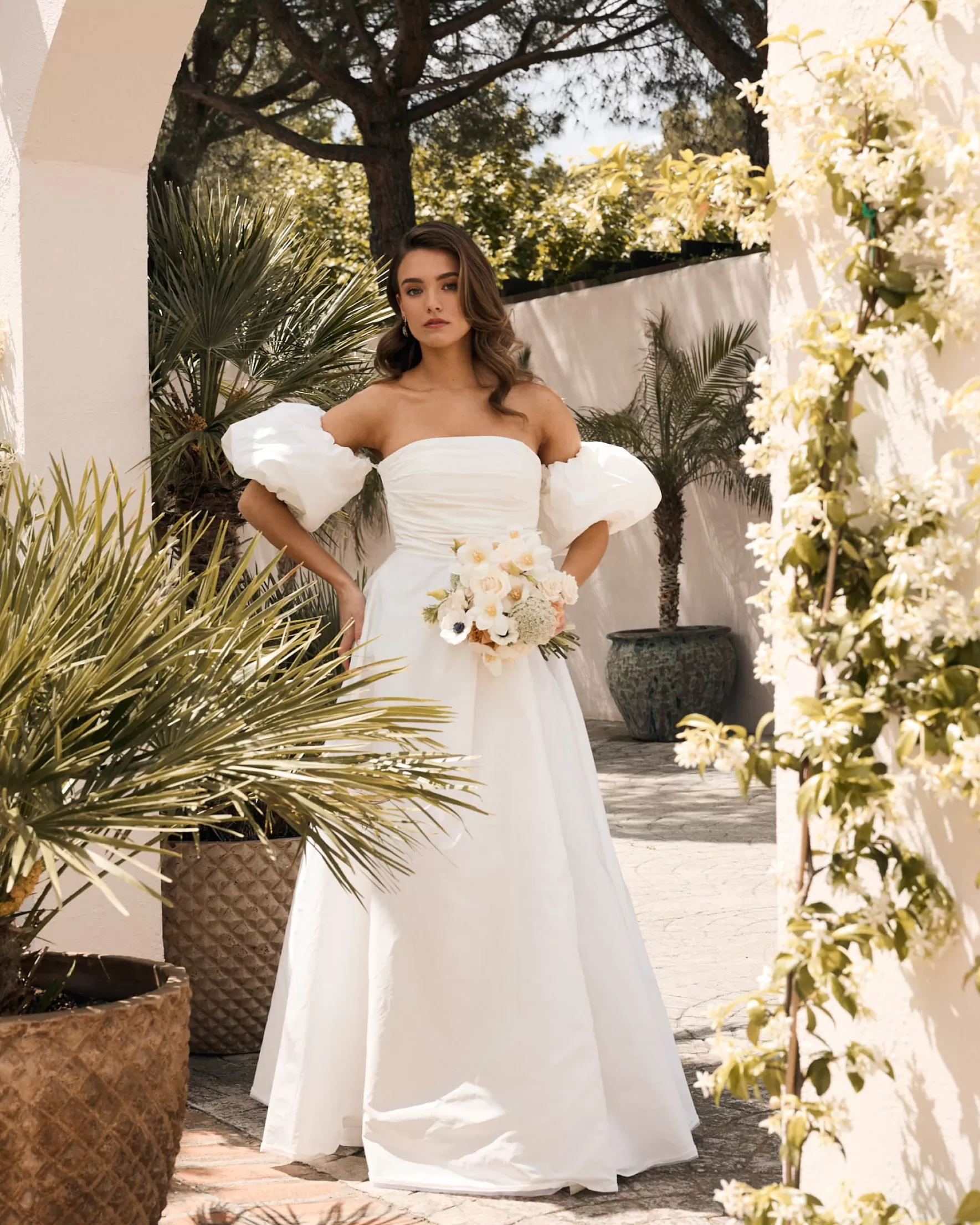 Robes de Mariée Élégantes Dafne - Création Dentelle et Tulle Miphai | Collection Exclusive pour Cérémonies Romantiques