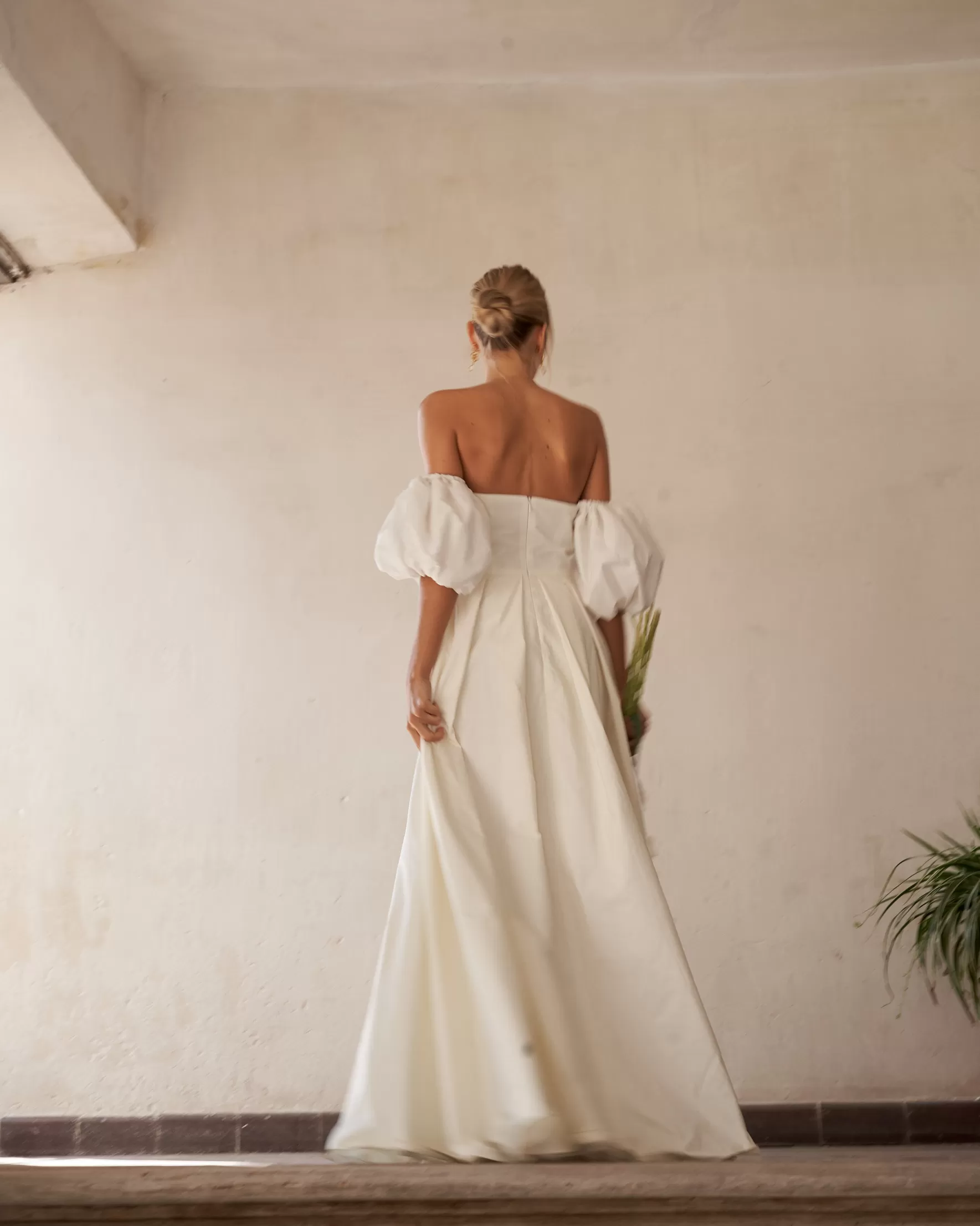 Robes de Mariée Élégantes Dafne - Création Dentelle et Tulle Miphai | Collection Exclusive pour Cérémonies Romantiques