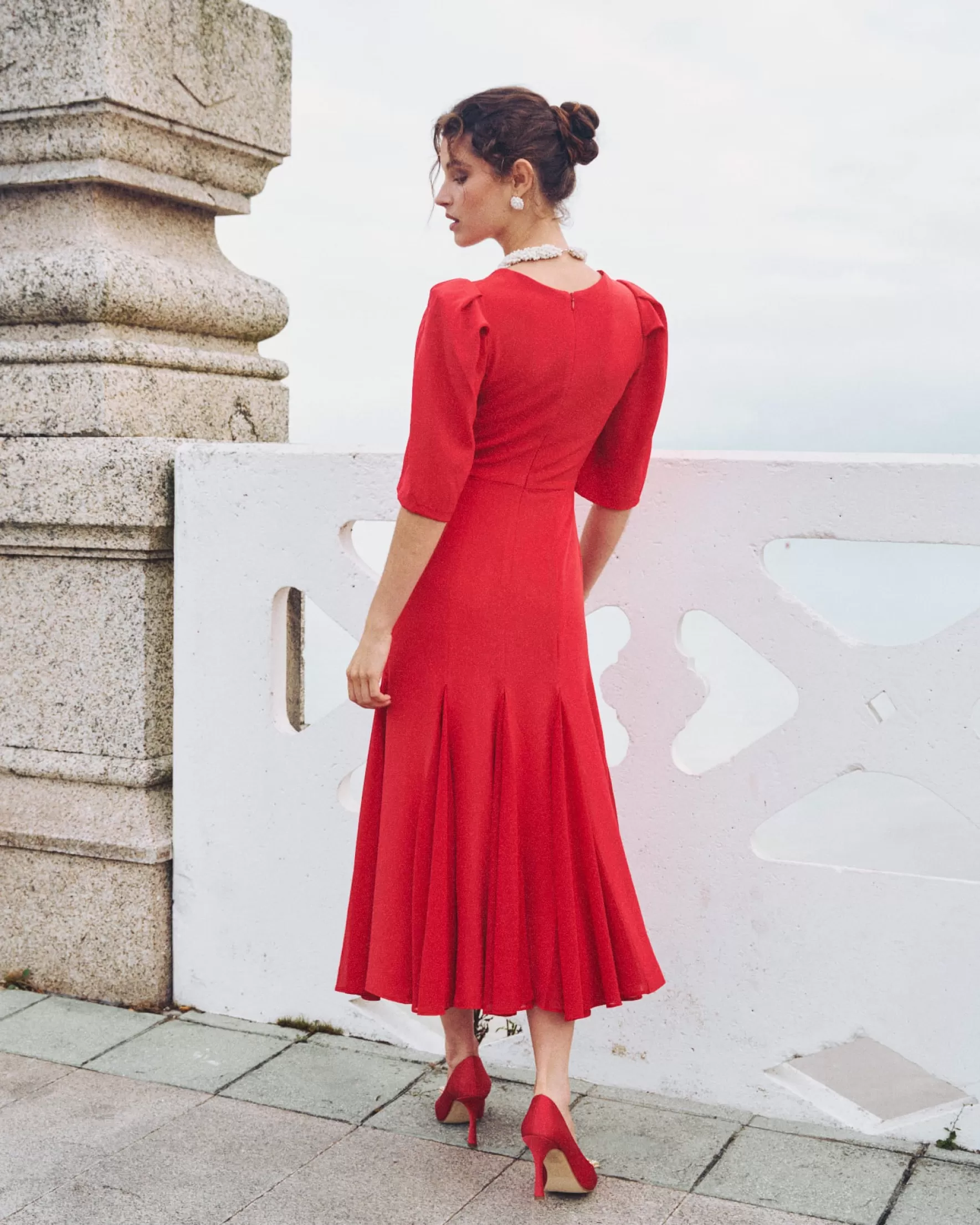 Robe élégante mi-longue Lara rouge - Style moderne et confortable | Promotion exclusive Miphai