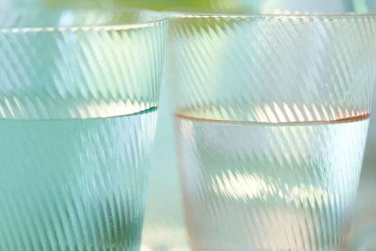 Verre à eau tourné bleu saphir Pip Studio - Promotion exclusive sur les collections printanières